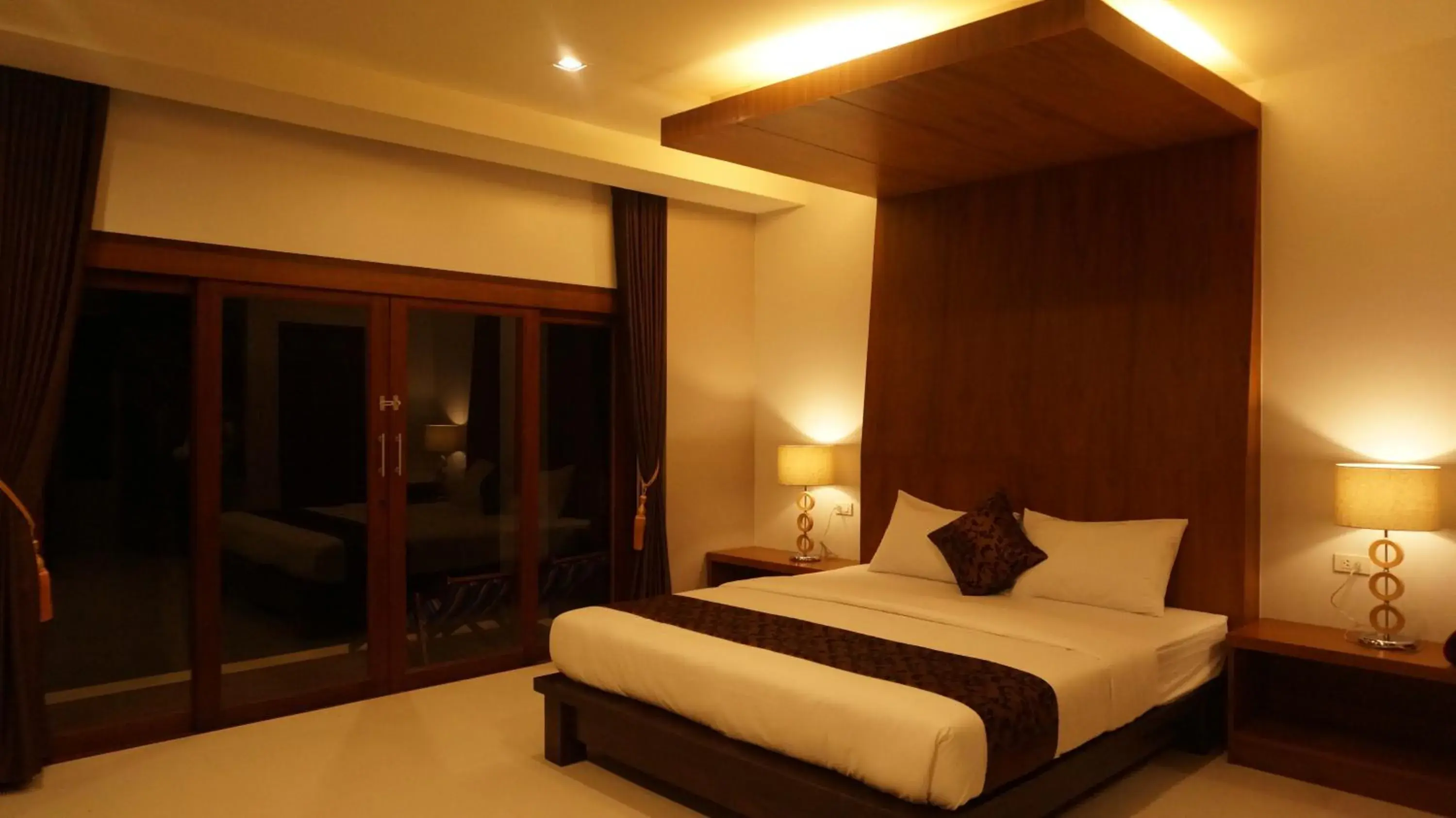 Photo of the whole room, Bed in Lanta Intanin Resort - SHA Extra Plus