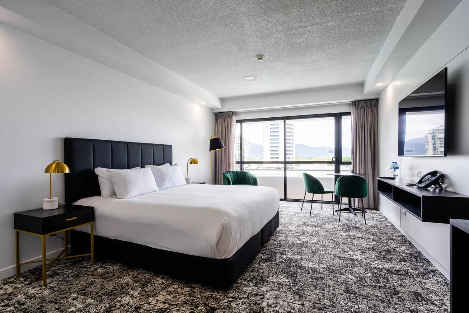 TV and multimedia, Bed in The Benson Hotel