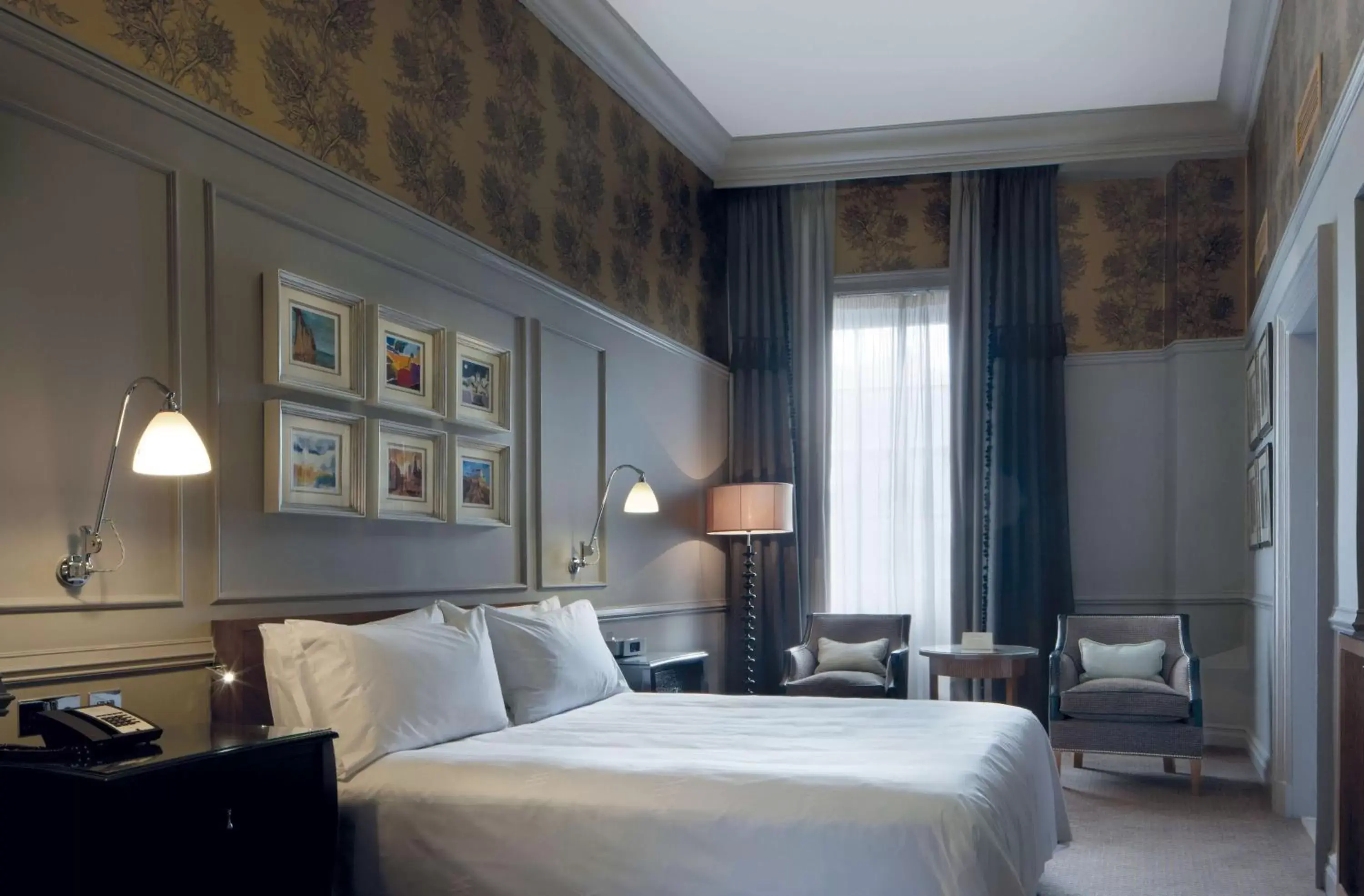 Bed in Waldorf Astoria Edinburgh - The Caledonian