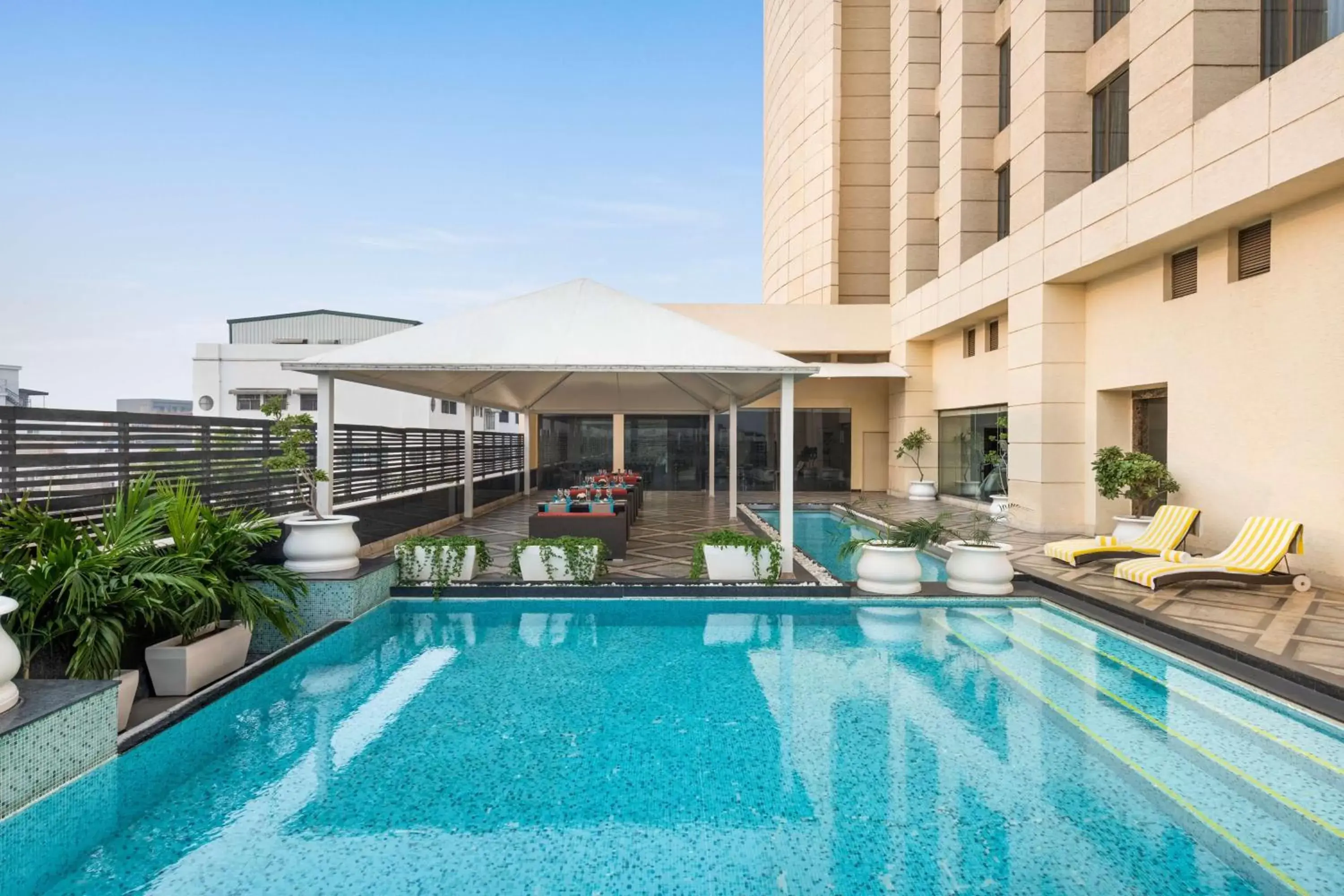 Pool view, Swimming Pool in Hilton Jaipur