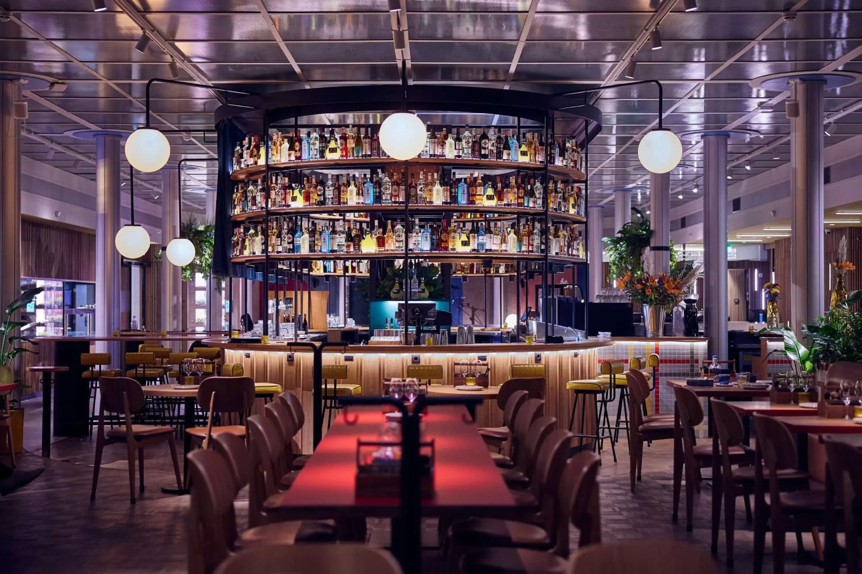Lounge or bar, Restaurant/Places to Eat in Motto By Hilton Rotterdam Blaak