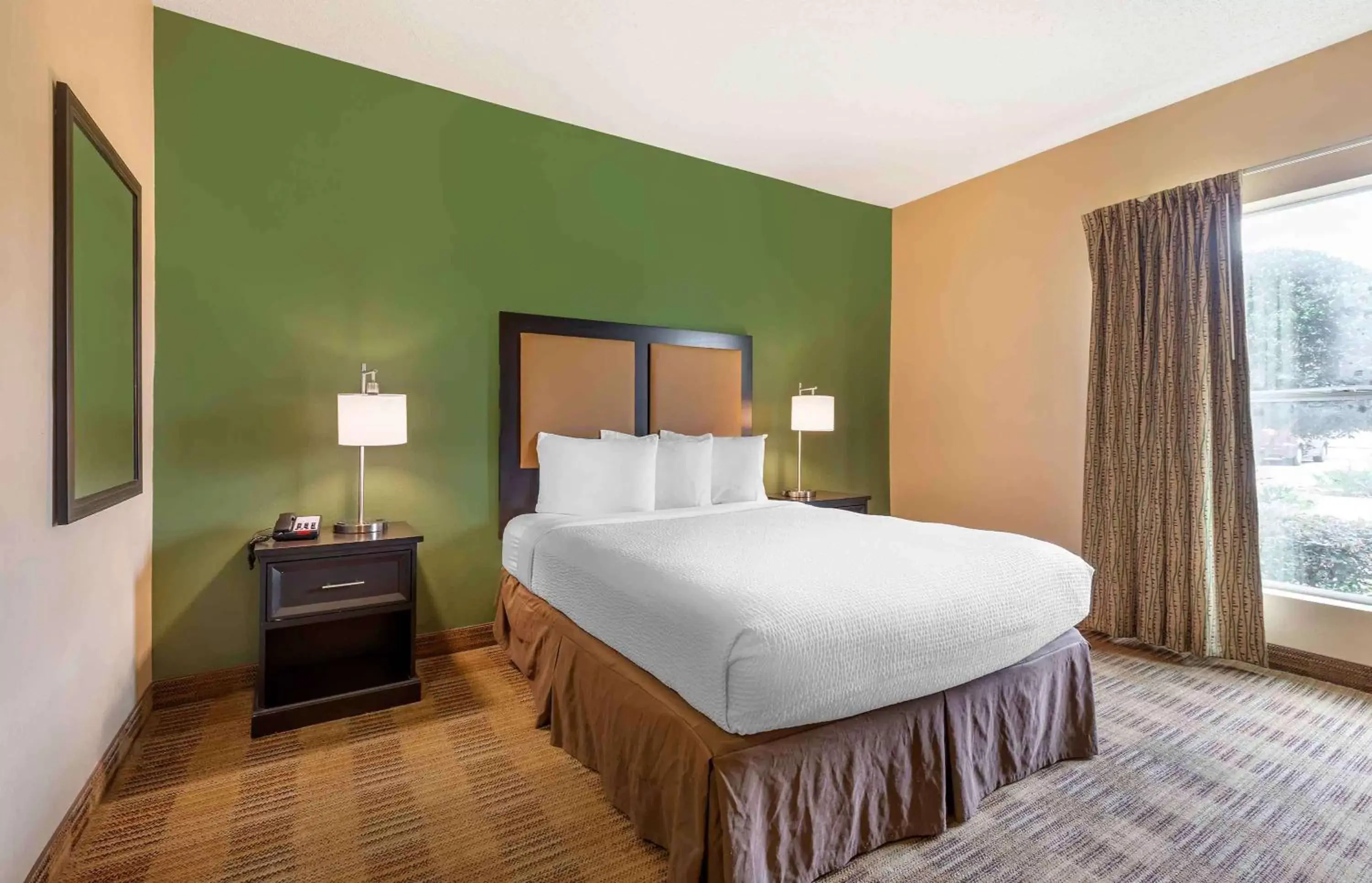 Bedroom, Bed in Extended Stay America Suites - Dallas - Frankford Road