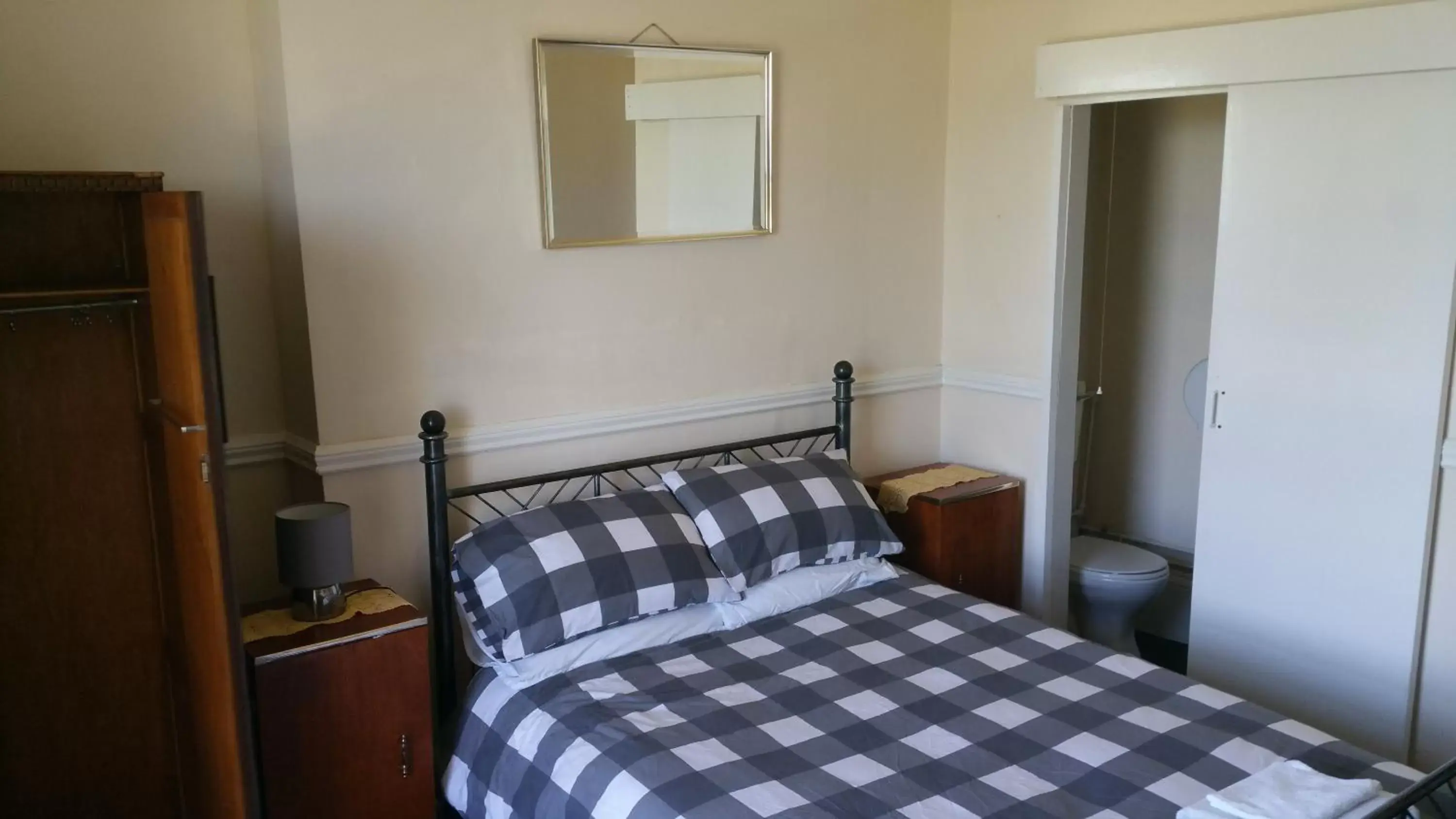 Photo of the whole room, Bed in Westward Ho Hotel