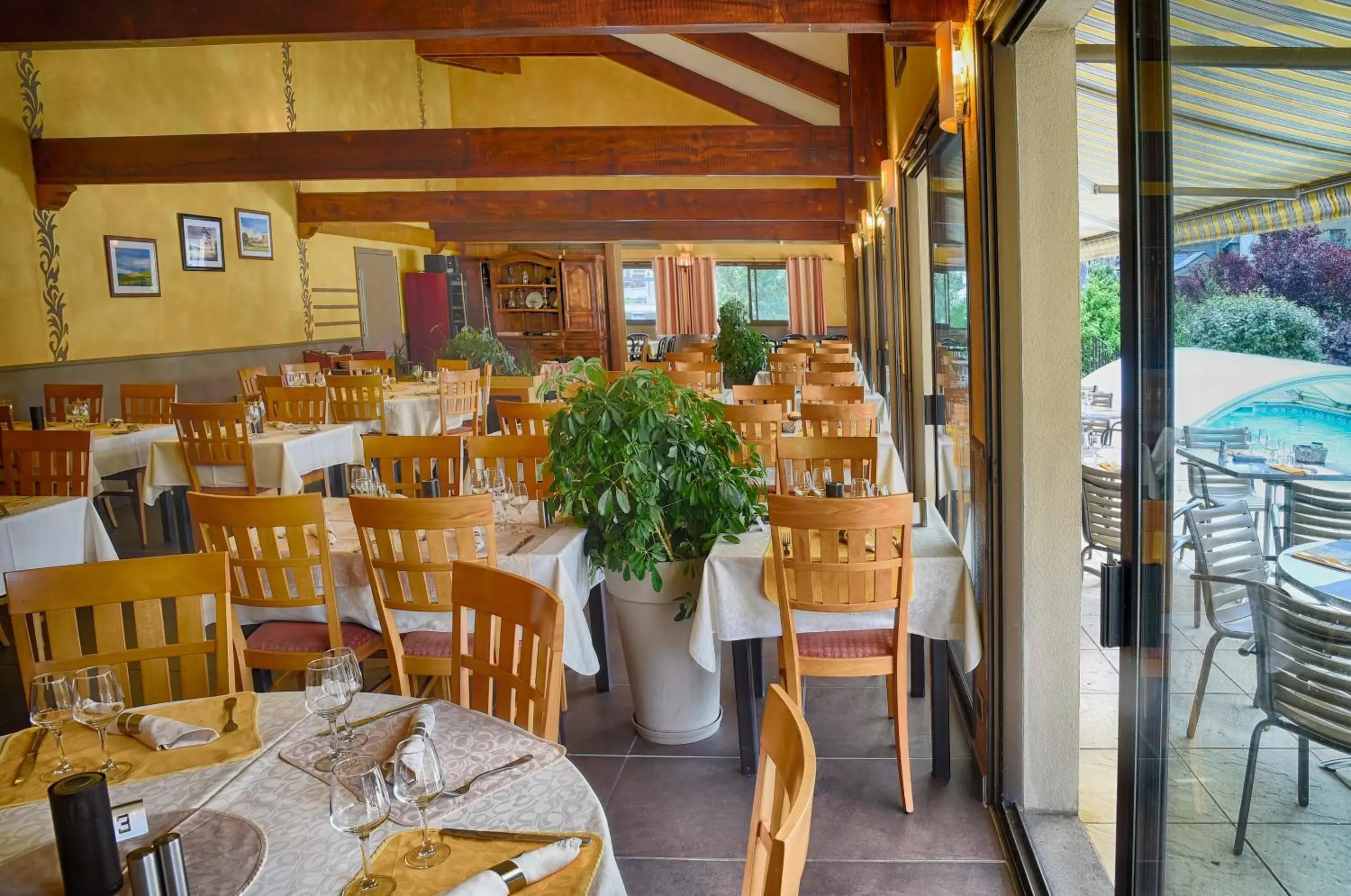 Restaurant/Places to Eat in Logis Murtel