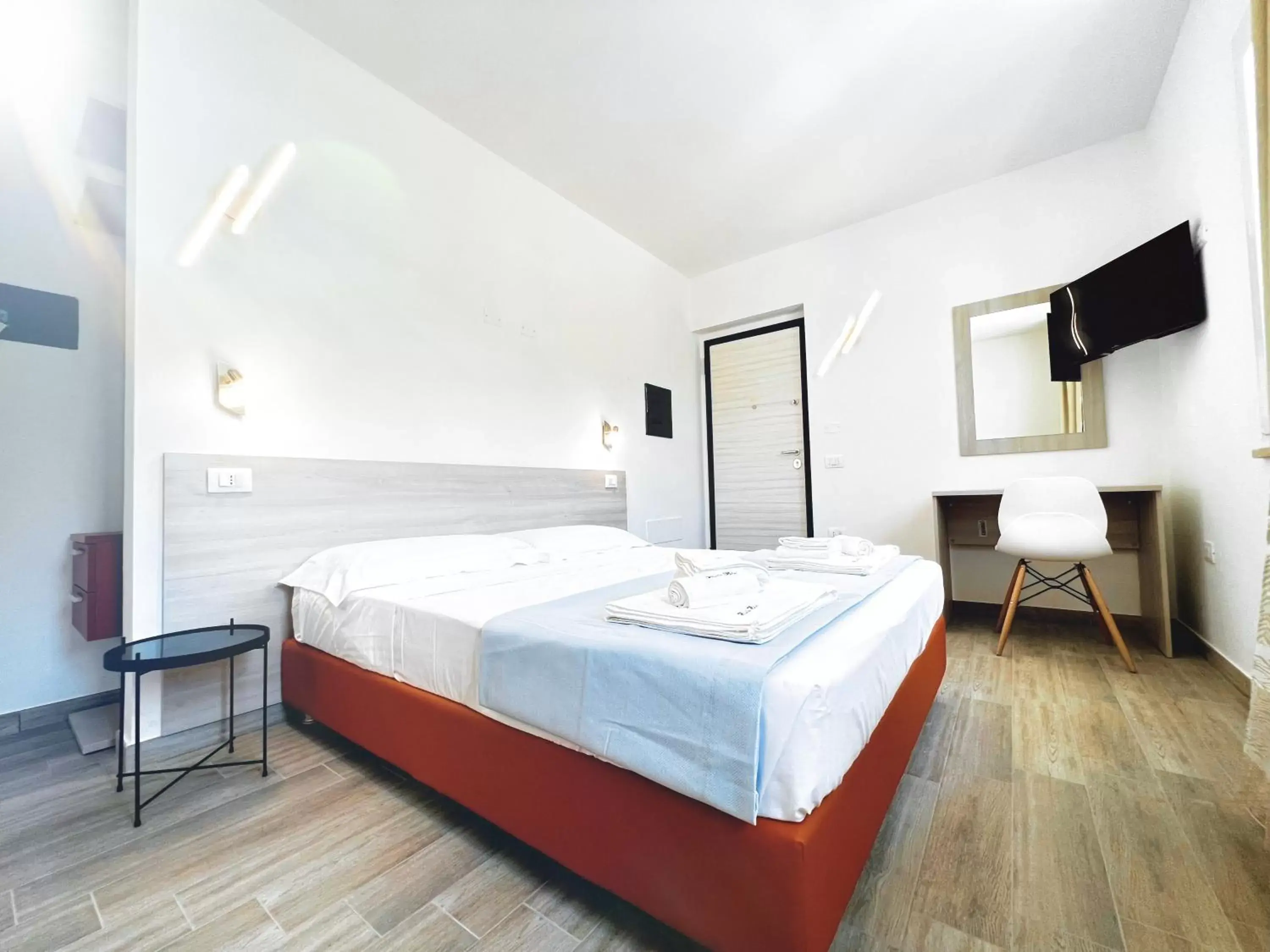 Bedroom, Bed in Perla Blu Tropea