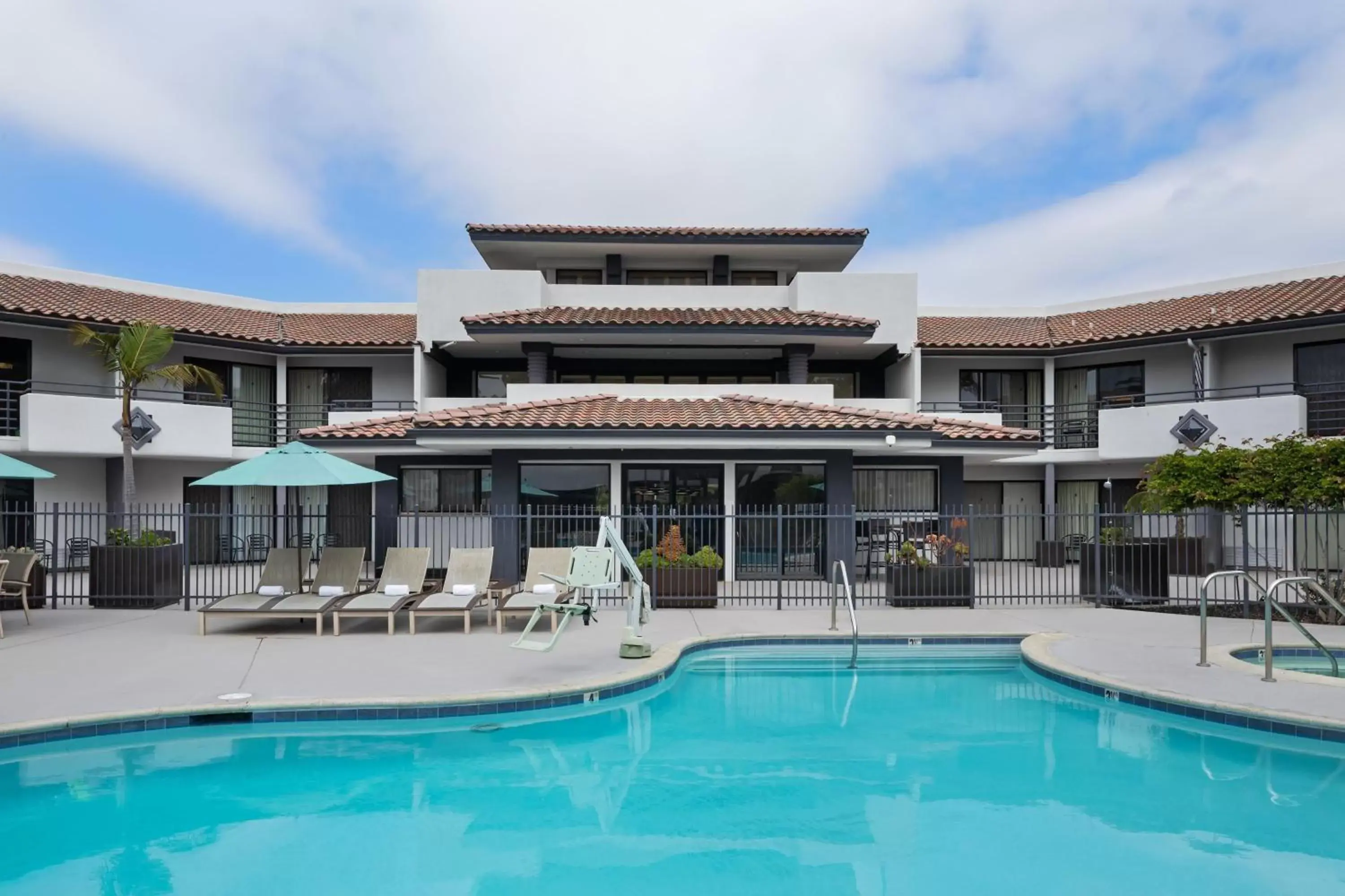 Swimming Pool in Courtyard by Marriott San Diego Del Mar/Solana Beach