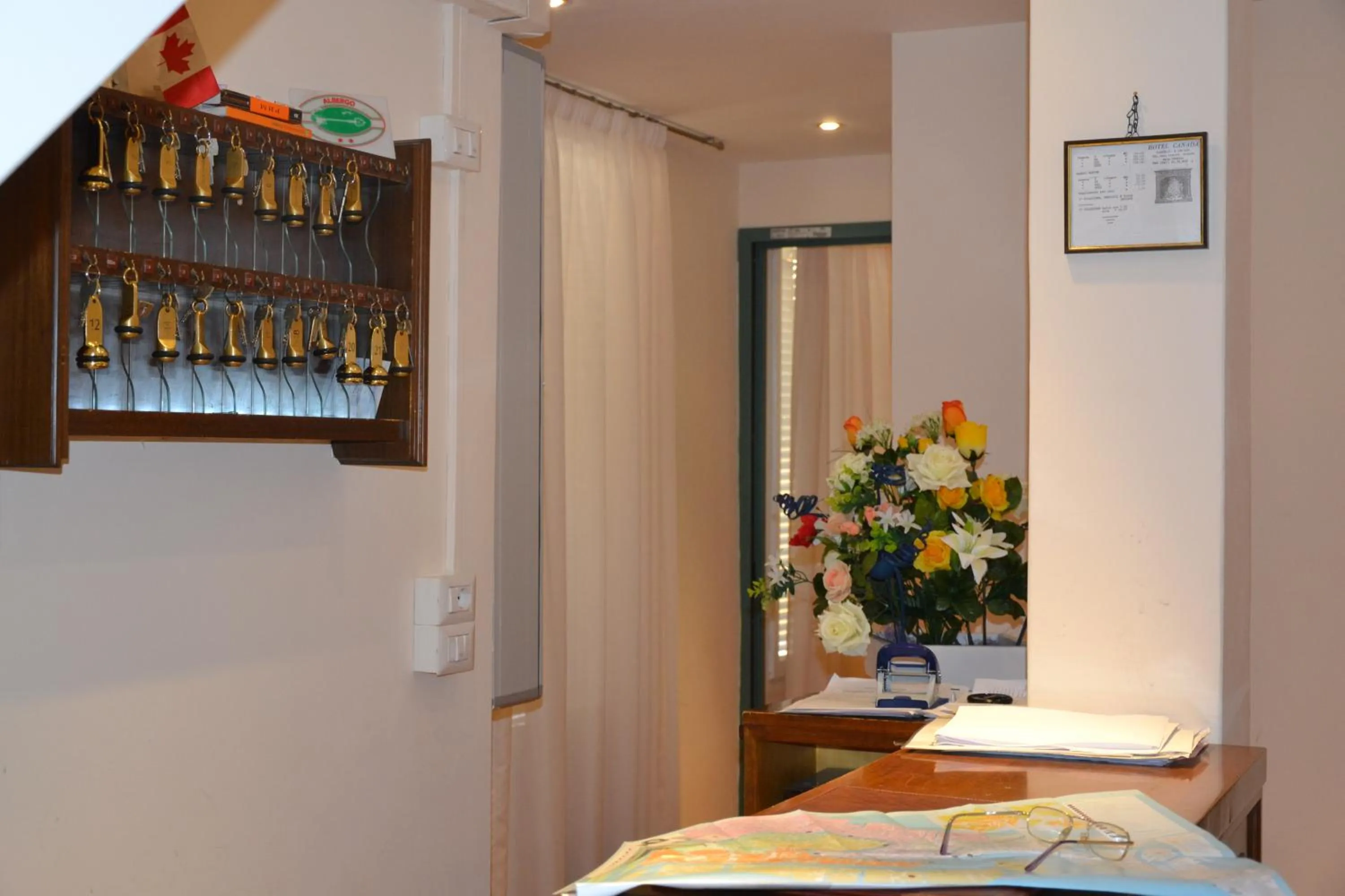 Lobby or reception, Bed in Hotel Canada