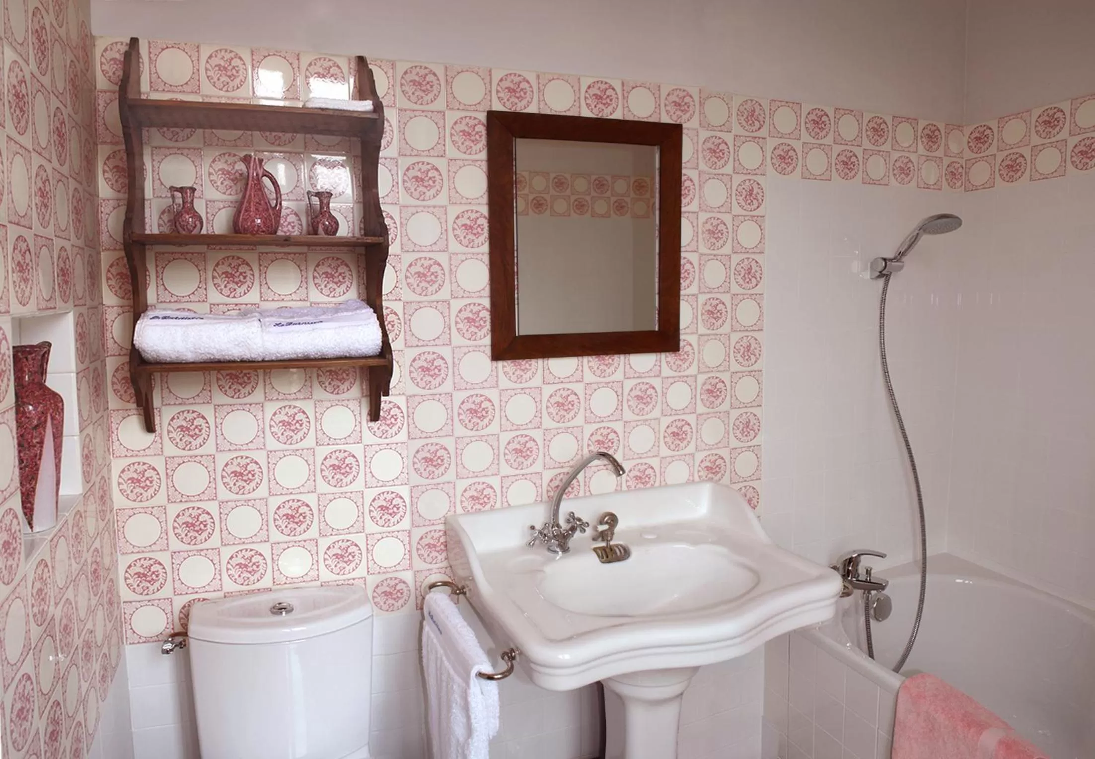 Bathroom in Chambres d'hôtes La Distillerie B&B