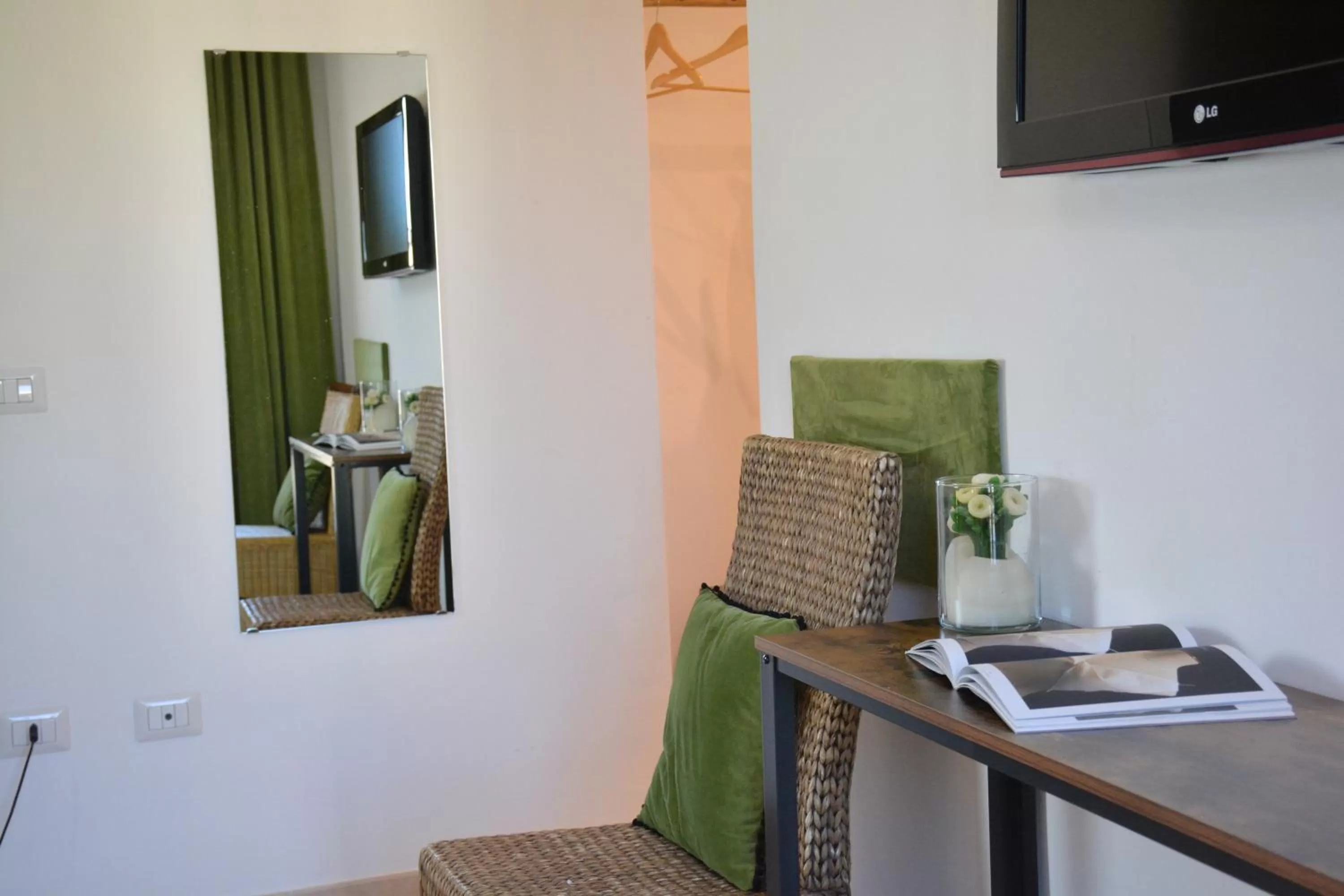 Bedroom, TV/Entertainment Center in B&B Fashion style