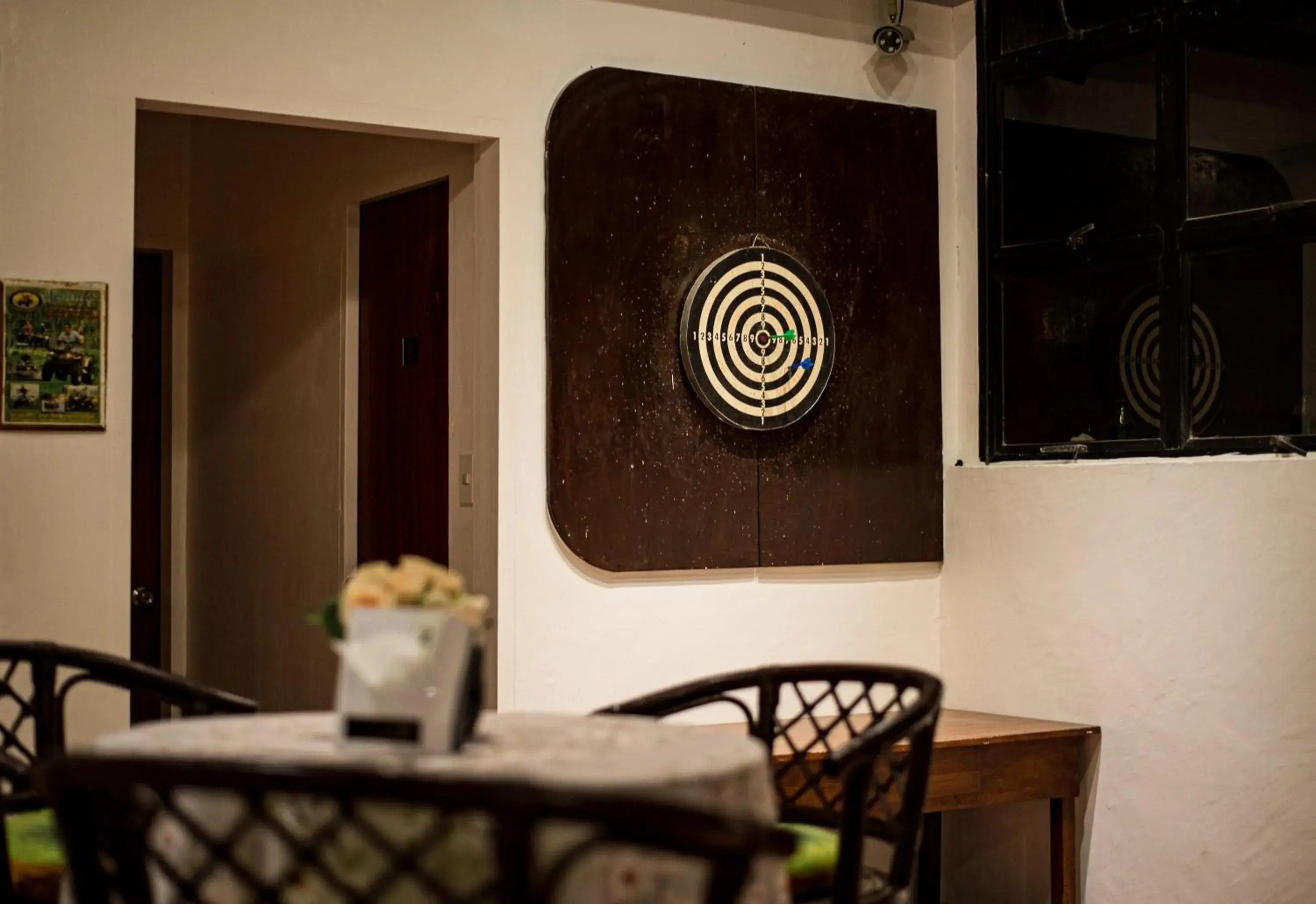 Darts in Kiwi Hotel