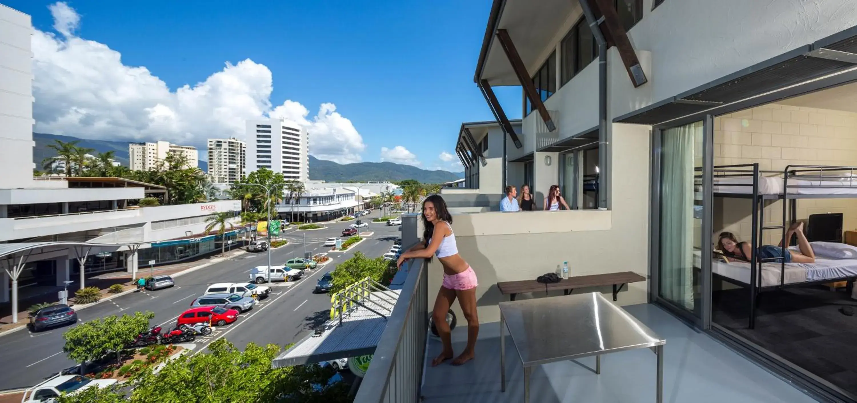 Facade/entrance in Gilligan's Backpacker Hotel & Resort Cairns
