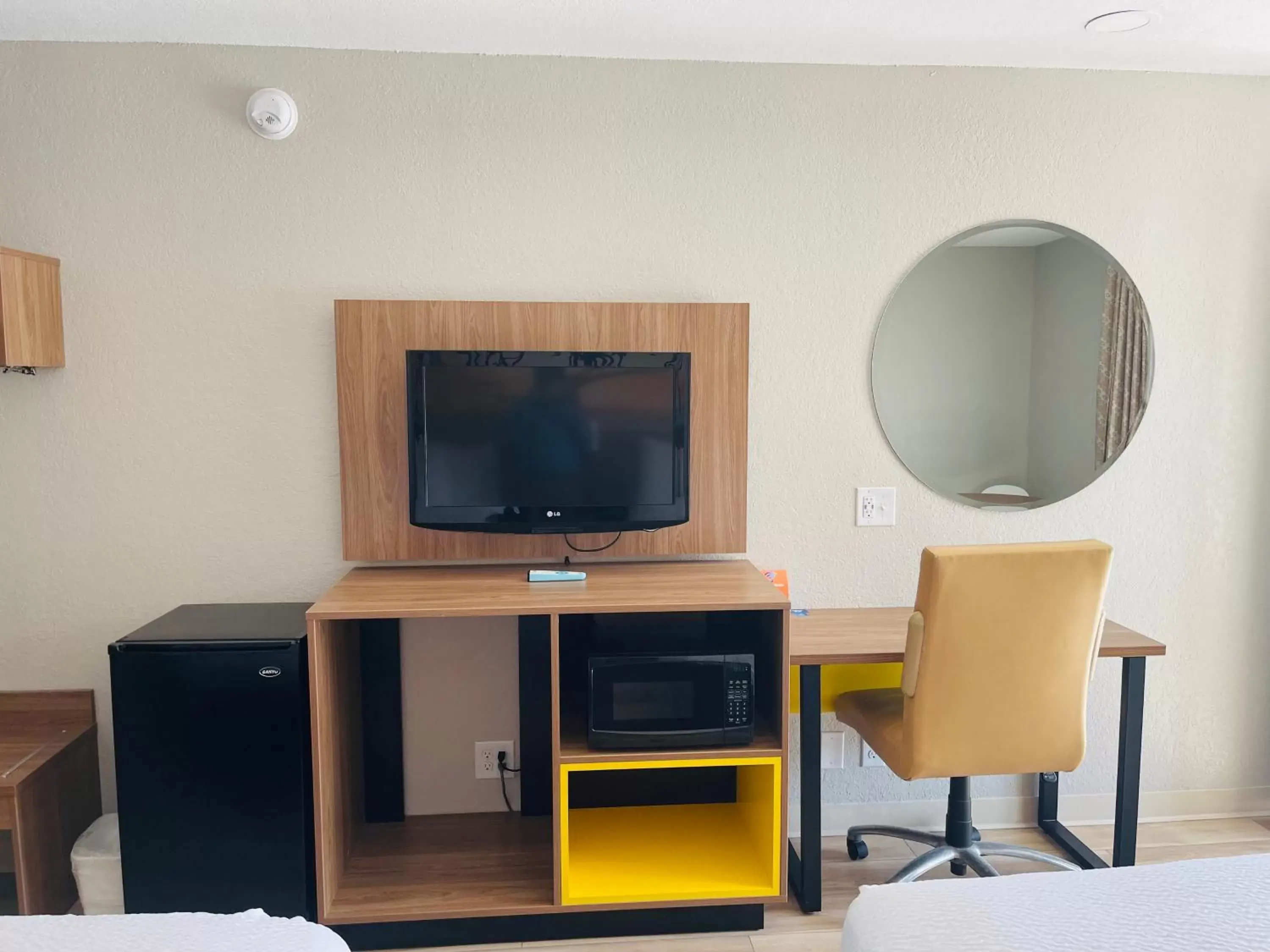 TV and multimedia, TV/Entertainment Center in Days Inn by Wyndham Killeen Fort Hood