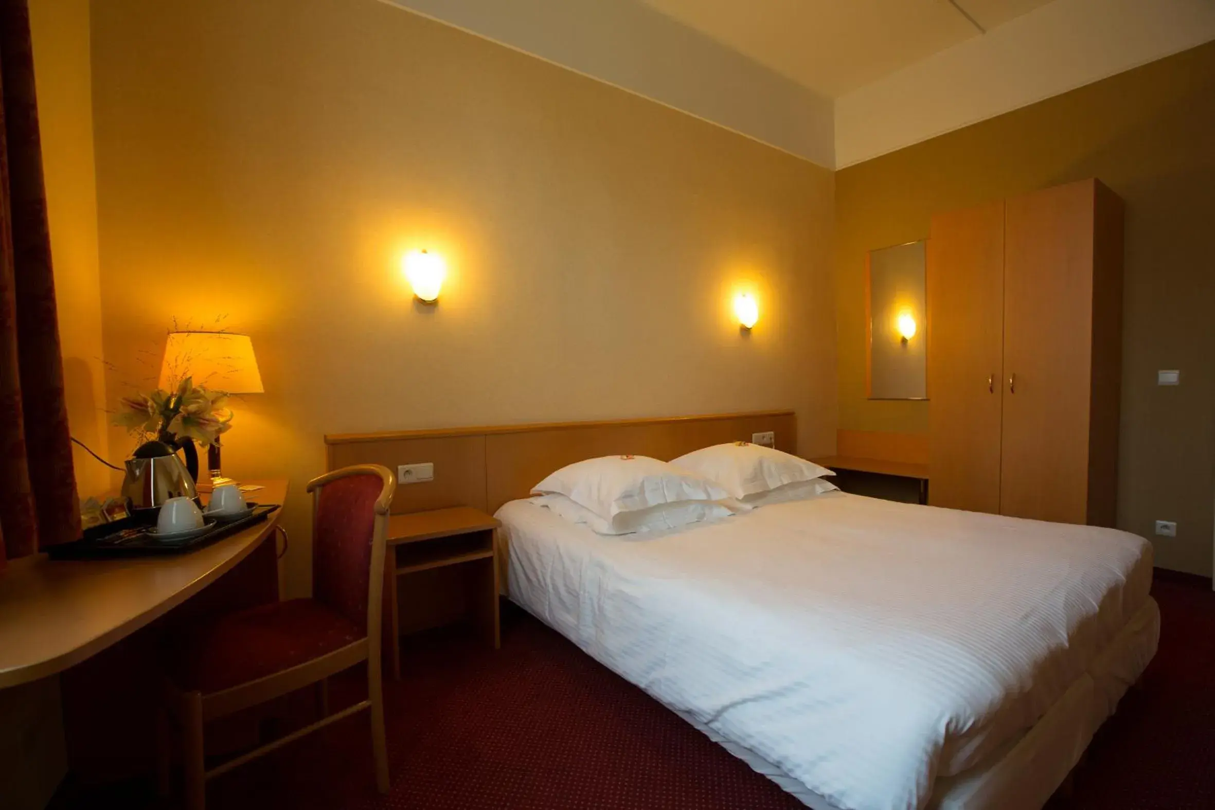 Classic Double Room - single occupancy in Albion Hotel