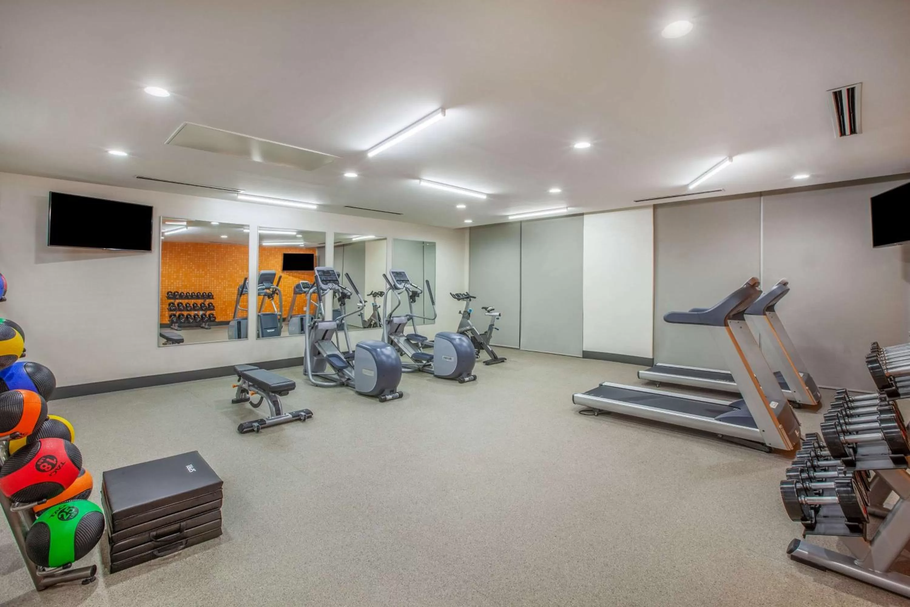 Fitness centre/facilities in La Quinta by Wyndham Dallas Duncanville
