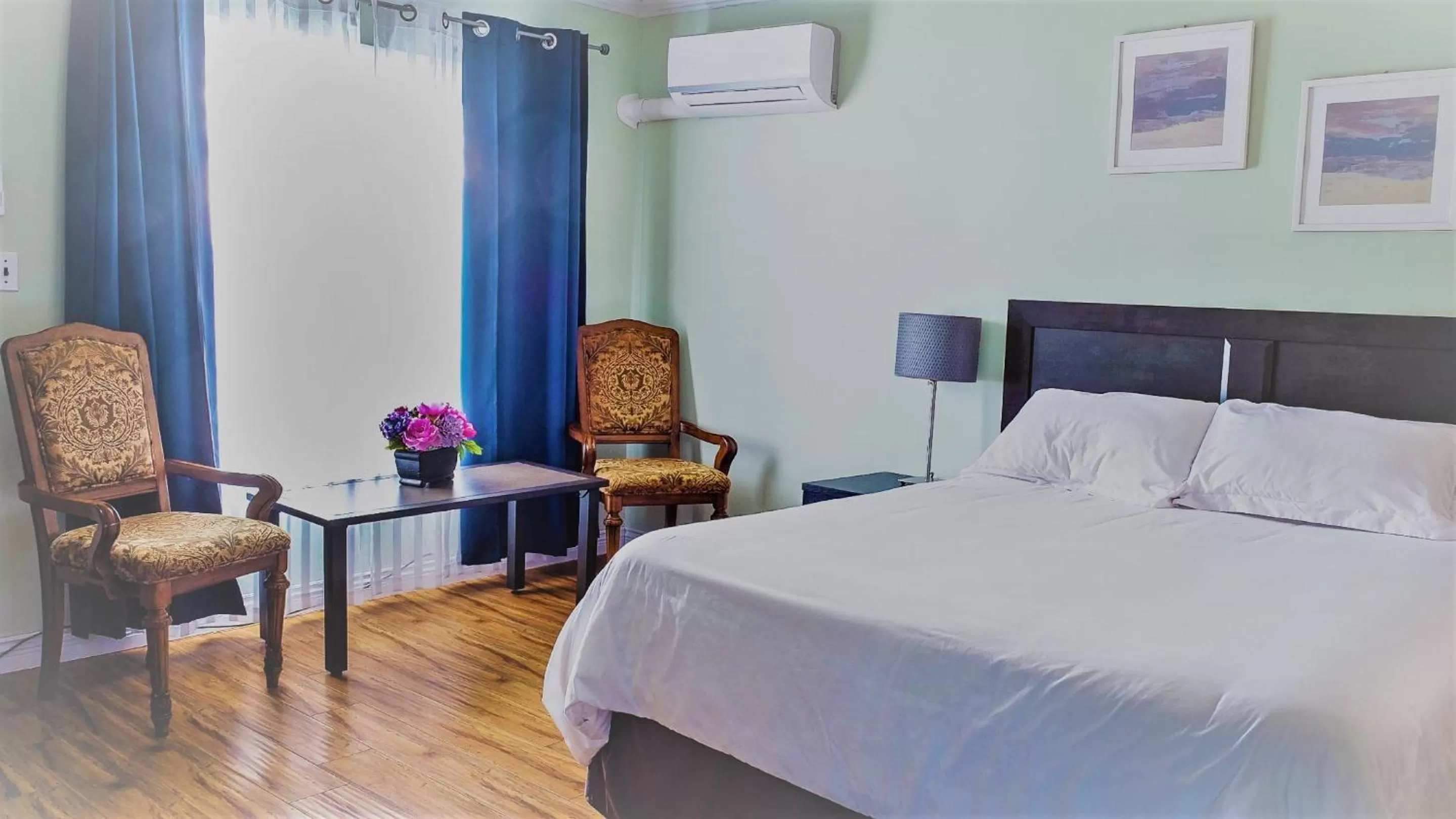 Bed in Westview Centre Motel Ltd