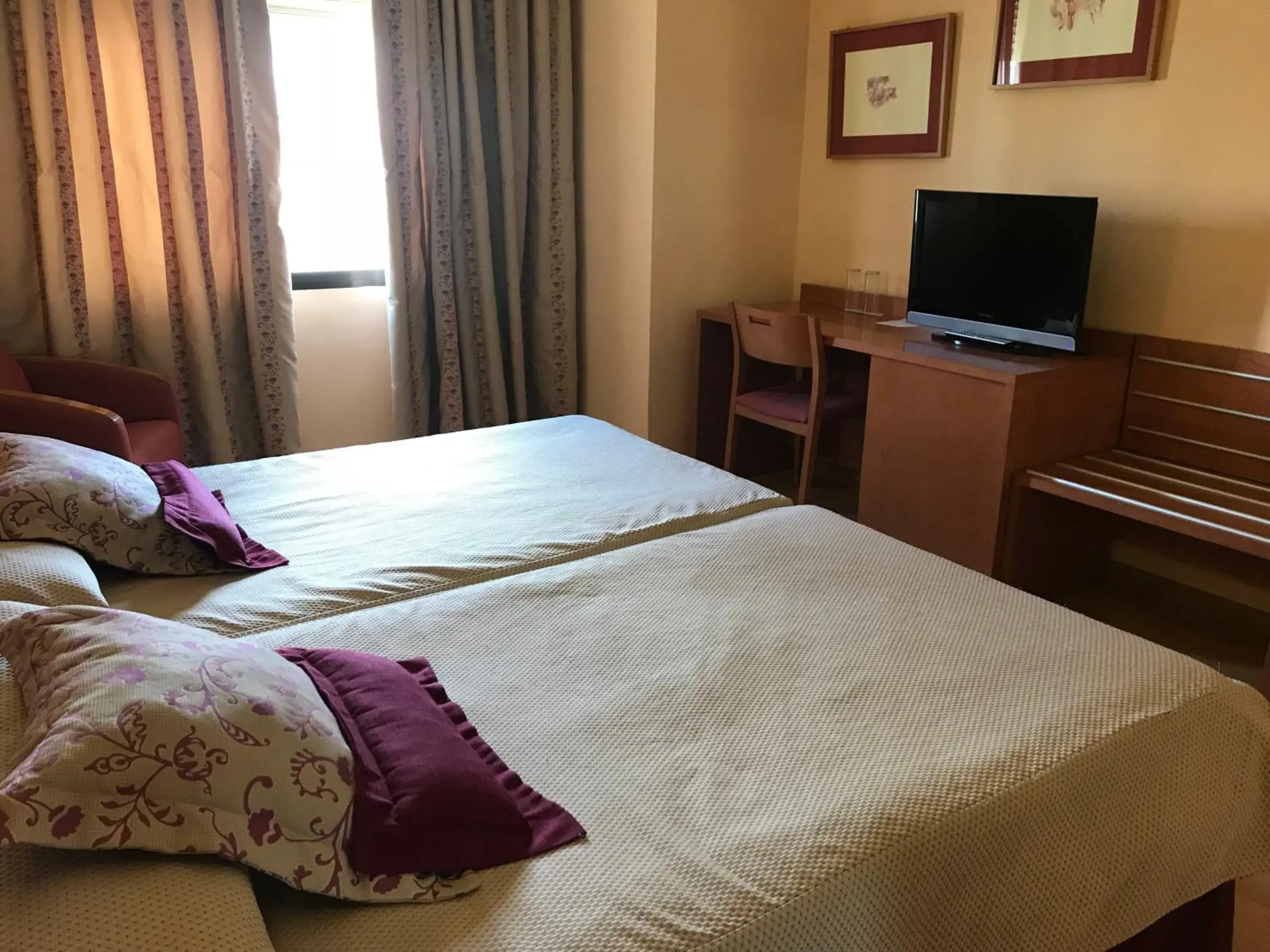 Bedroom, Bed in Hotel Alfonso VIII De Cuenca