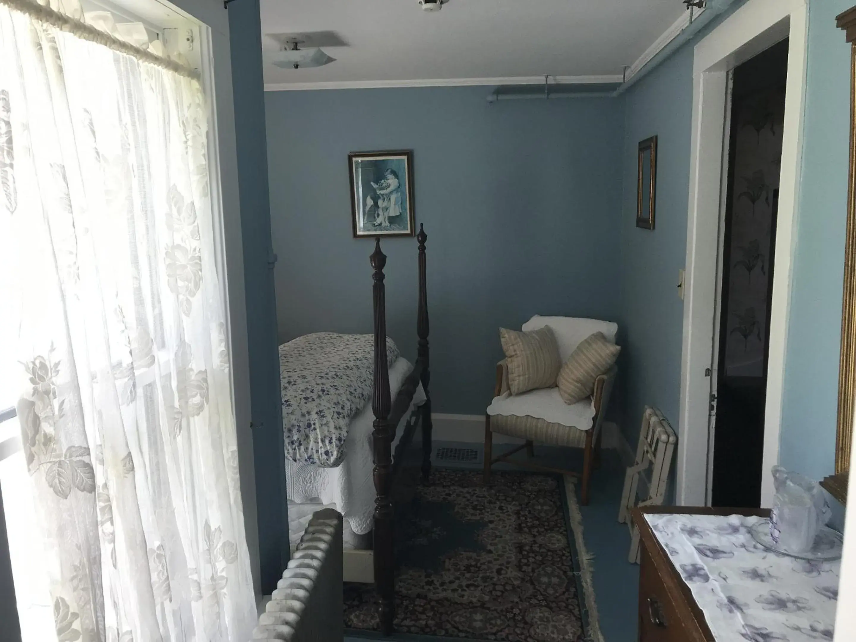 Bedroom, Seating Area in Monadnock Inn