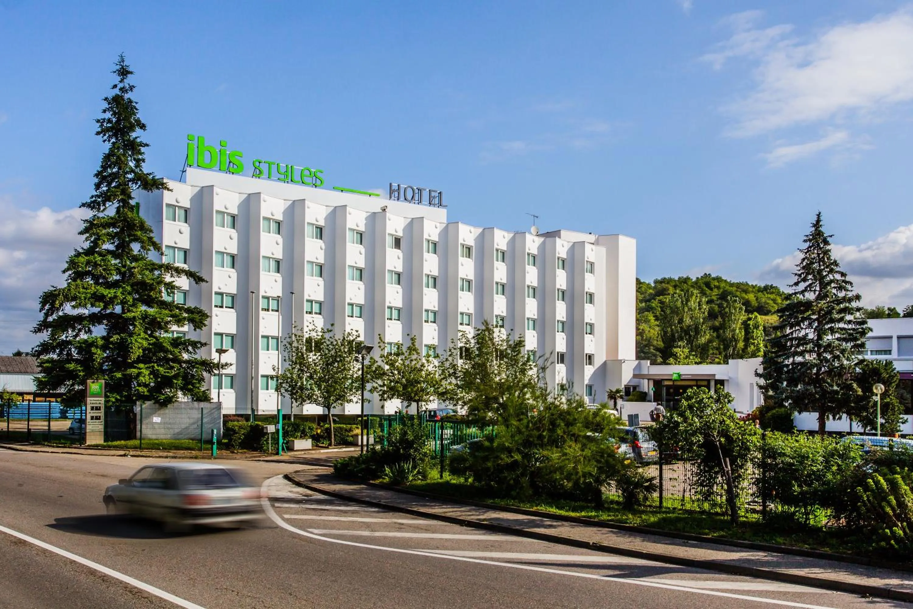 Facade/entrance in ibis Styles Lyon Sud Vienne