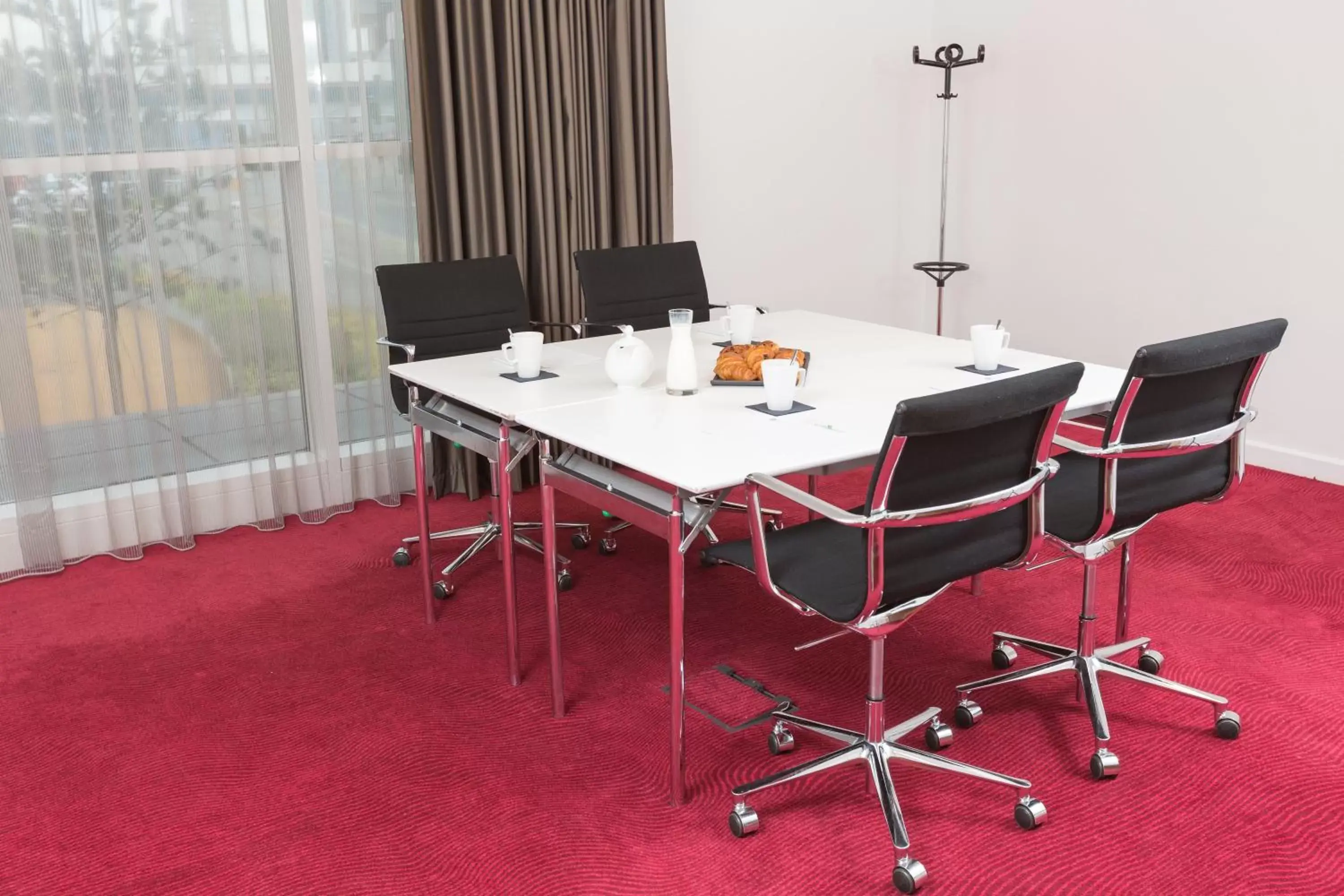 Meeting/conference room in Holiday Inn Manchester-Mediacityuk, an IHG Hotel