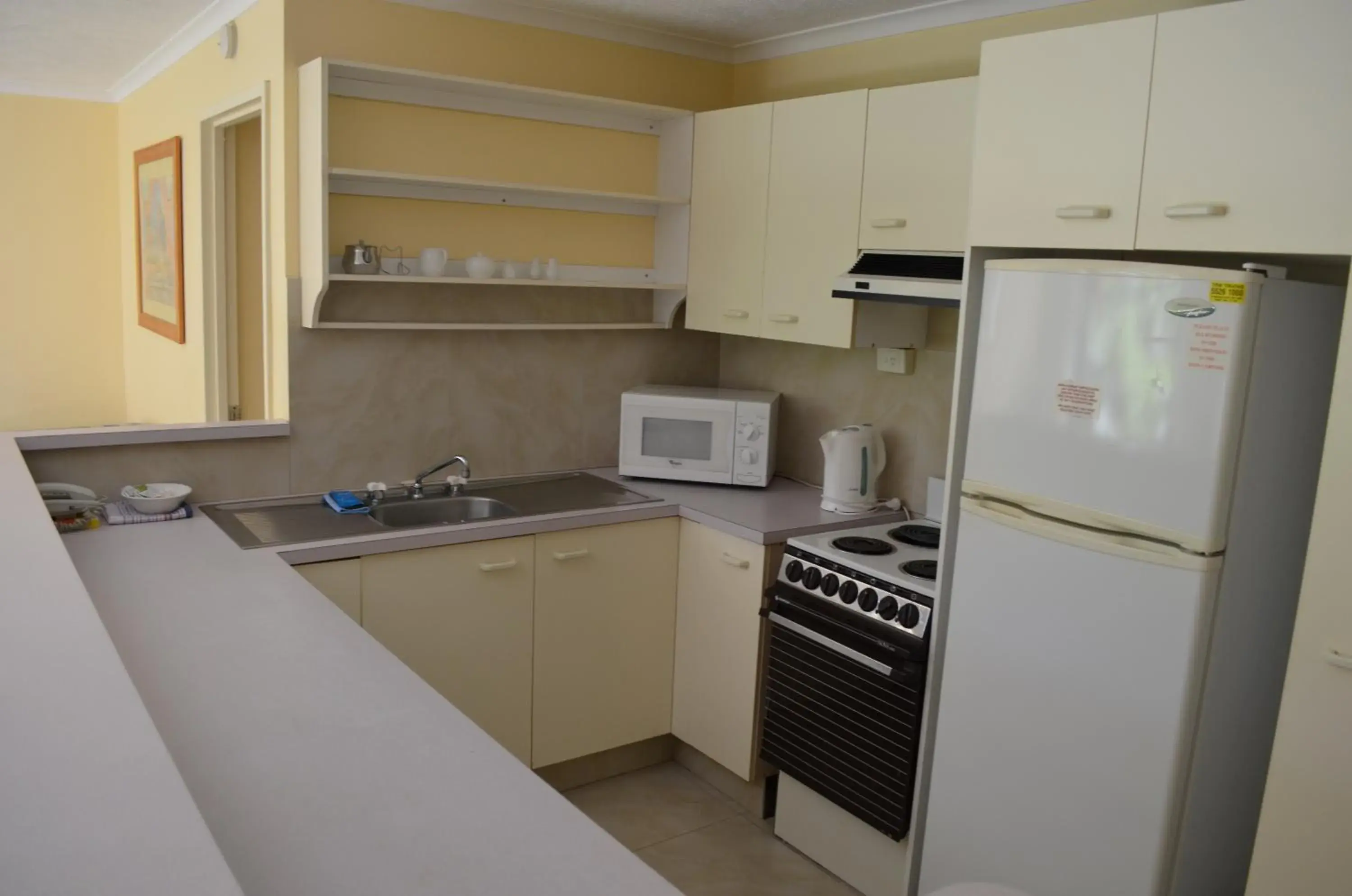 Living room, Kitchen/Kitchenette in Enderley Gardens Resort