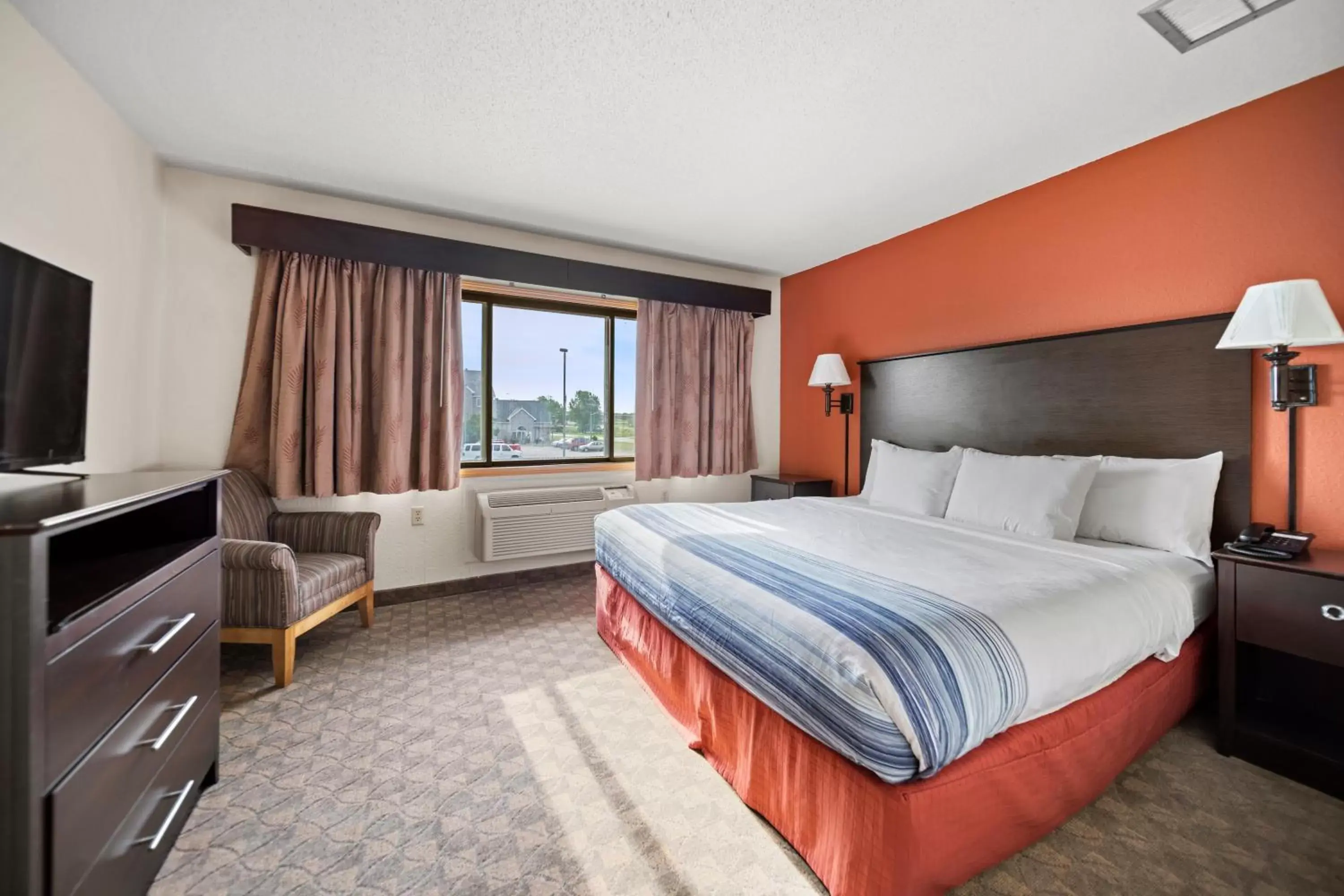 Photo of the whole room, Bed in AmericInn by Wyndham Ames