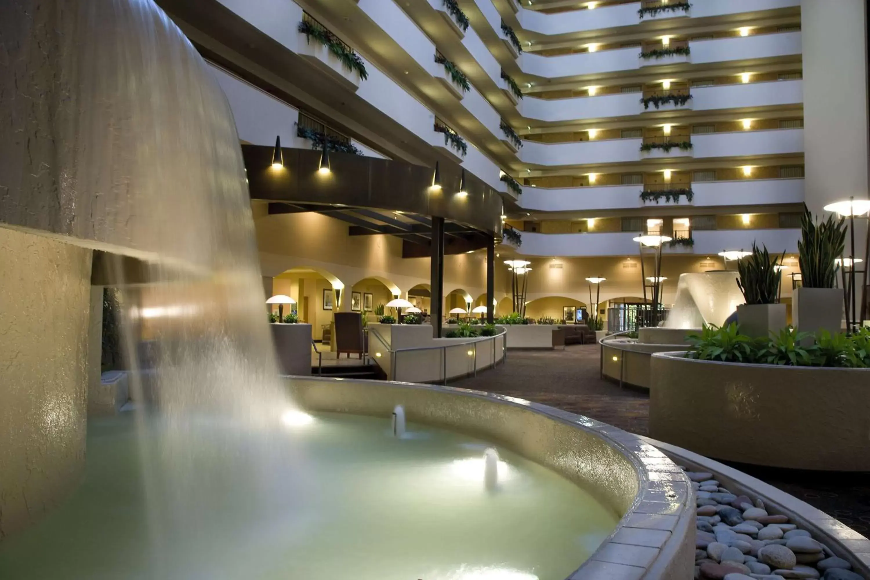 Lobby or reception in Embassy Suites by Hilton Kansas City International Airport