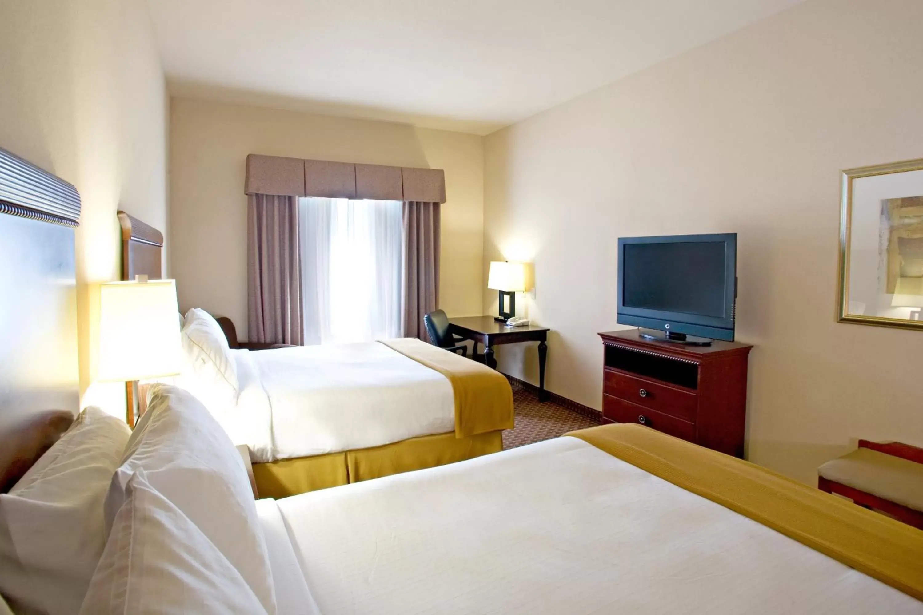 Photo of the whole room, Bed in Holiday Inn Express Hotel and Suites Kingsville, an IHG Hotel