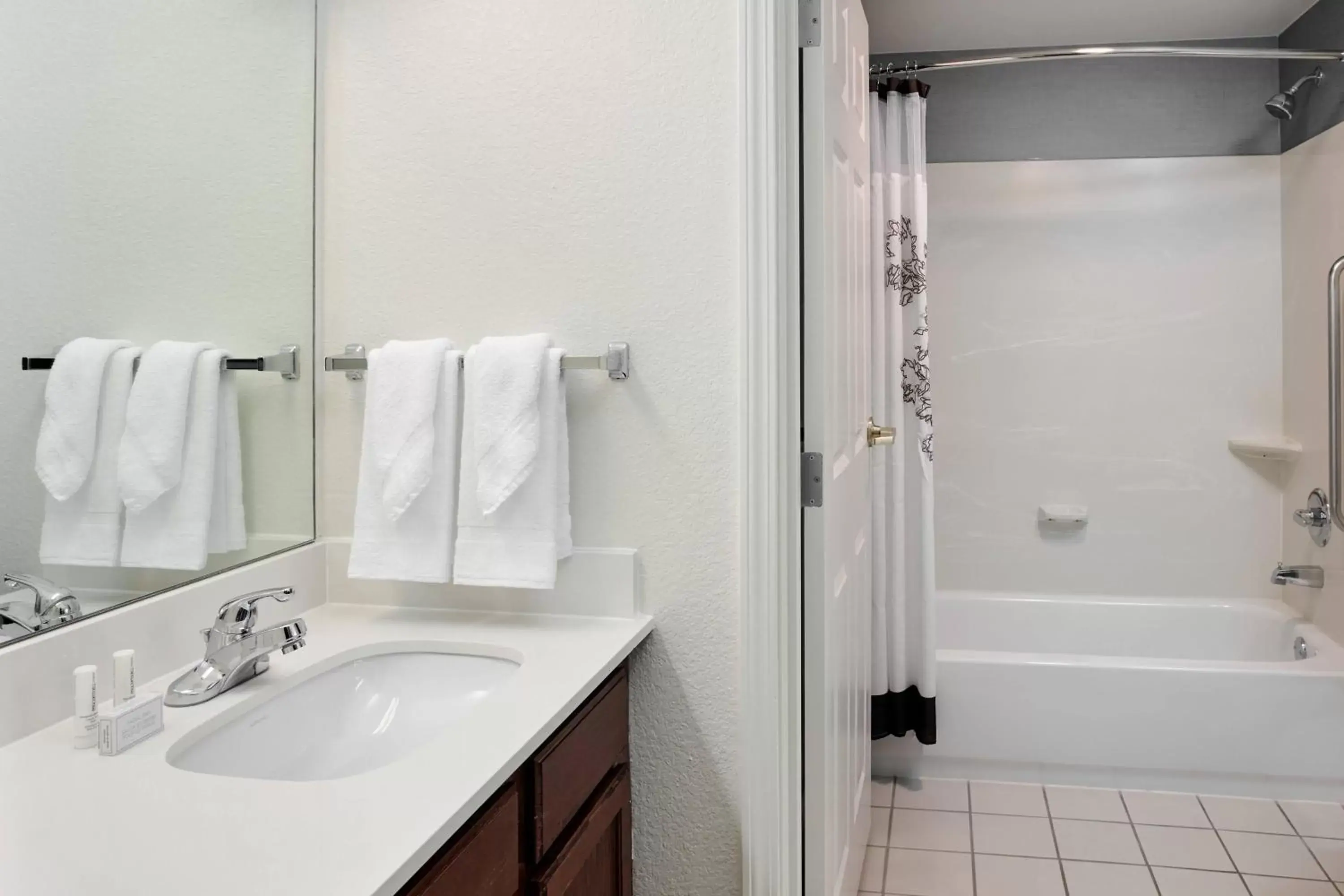 Bathroom in Residence Inn by Marriott Chicago Schaumburg/Woodfield Mall