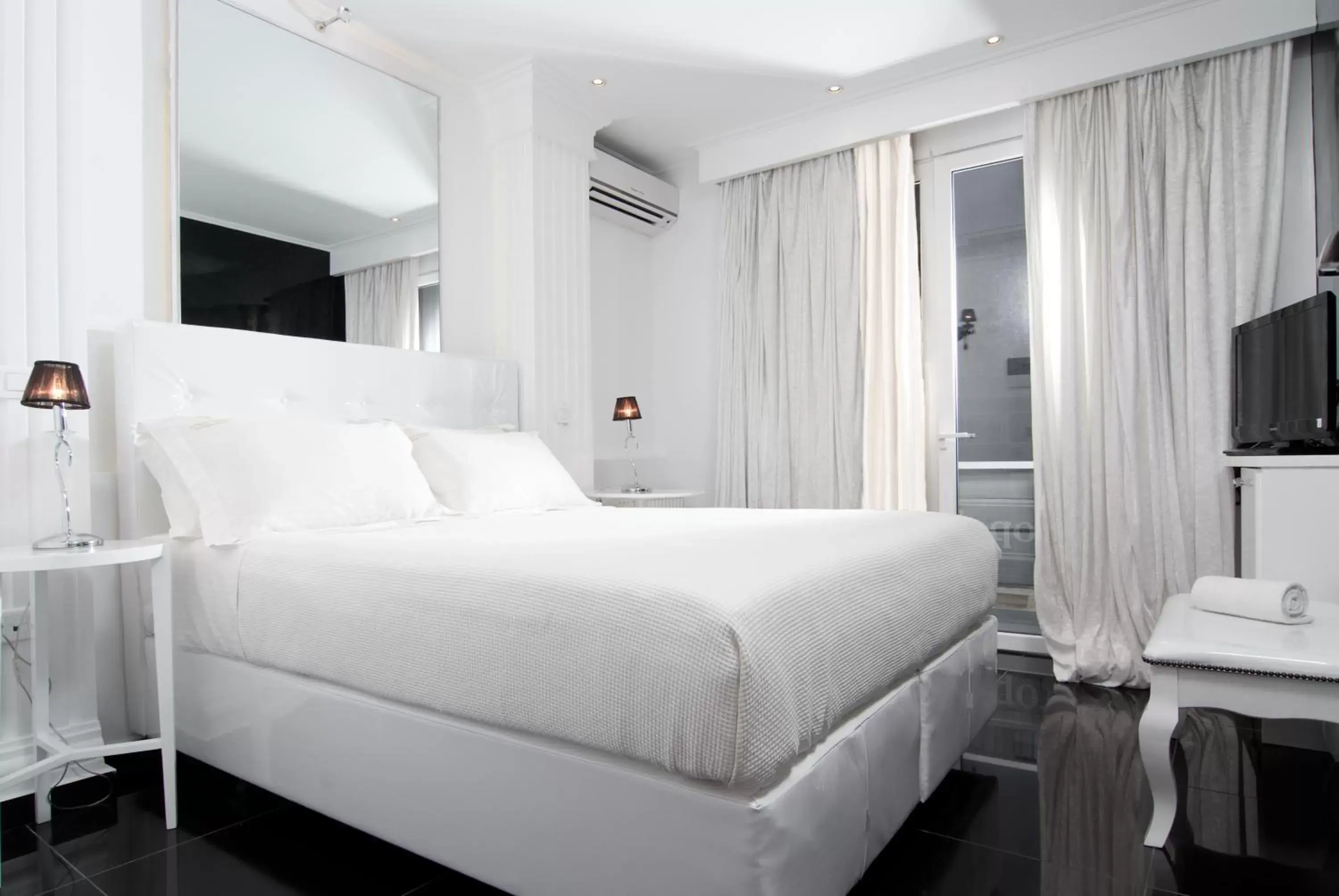 Bed in Acropolis Museum Boutique Hotel