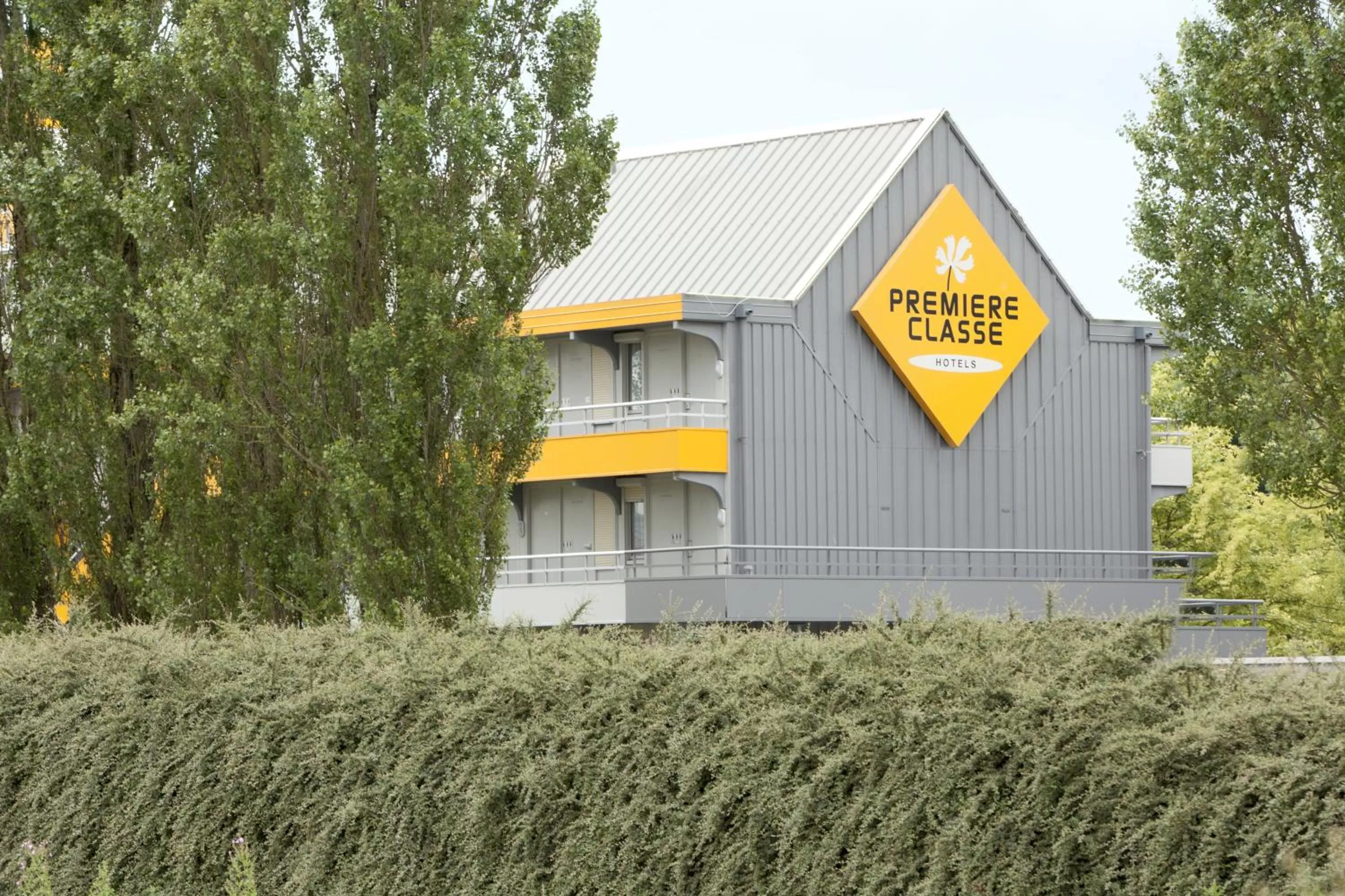 Facade/entrance in Premiere Classe Caen Est - Mondeville