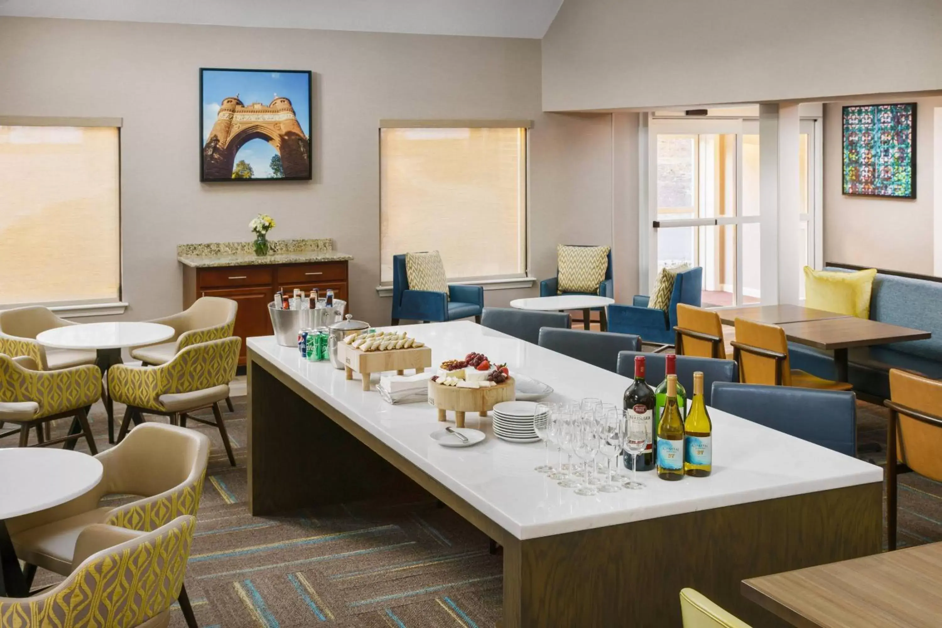 Restaurant/places to eat in Residence Inn Hartford Windsor