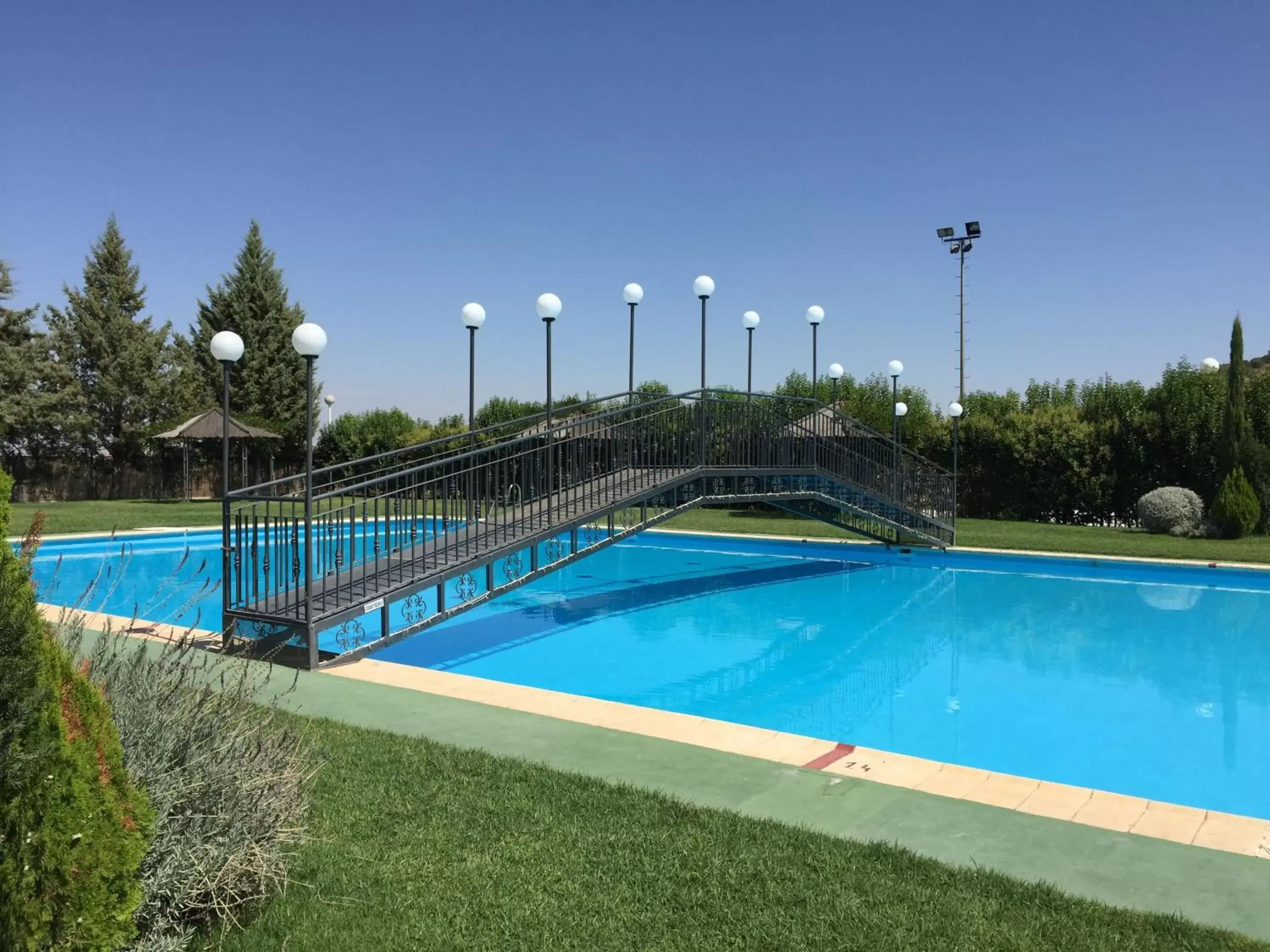 Property building, Swimming Pool in Apartamentos Atalayas Extremadura