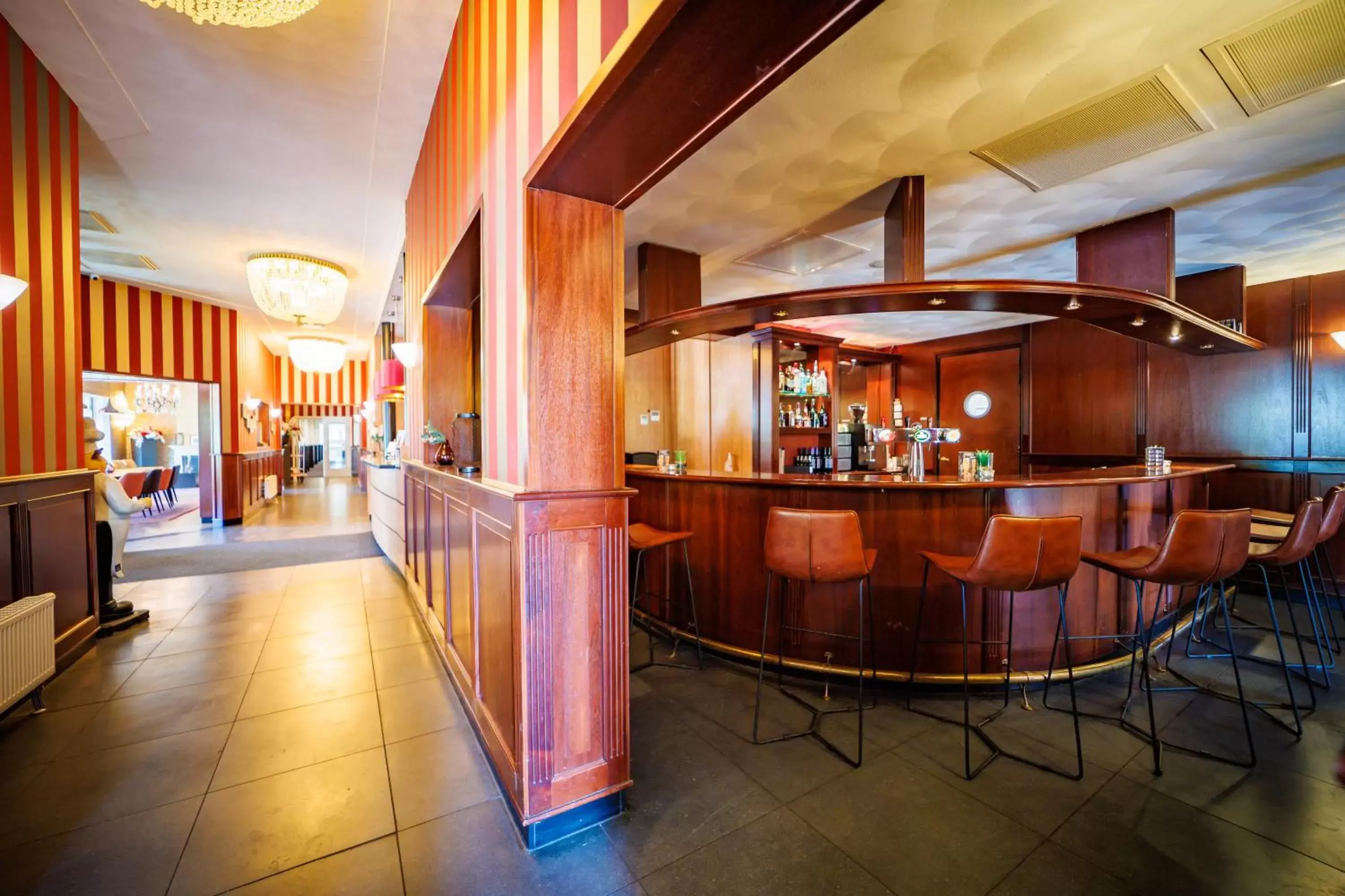 Lounge or bar, Lobby/Reception in Bastion Hotel Apeldoorn Het Loo