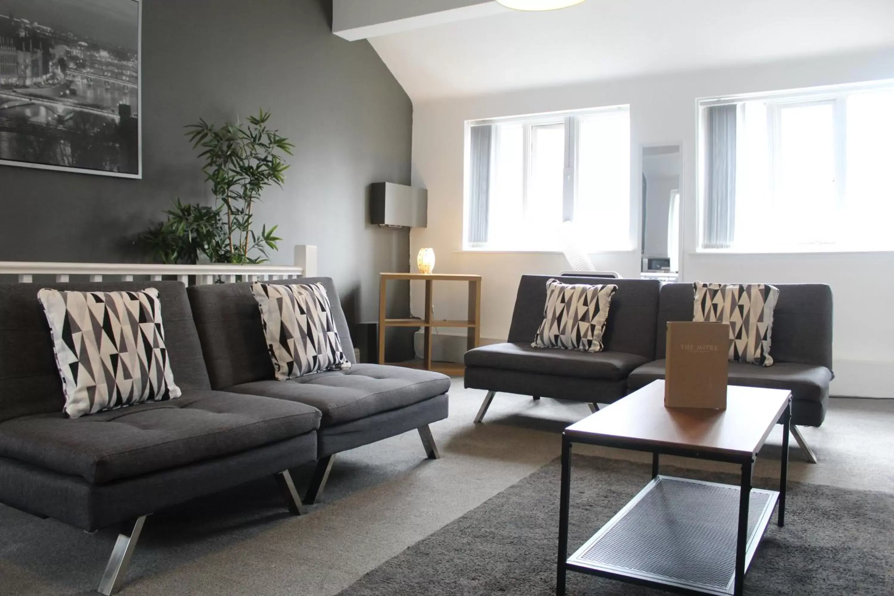 Living room, Seating Area in The Mitre Hotel