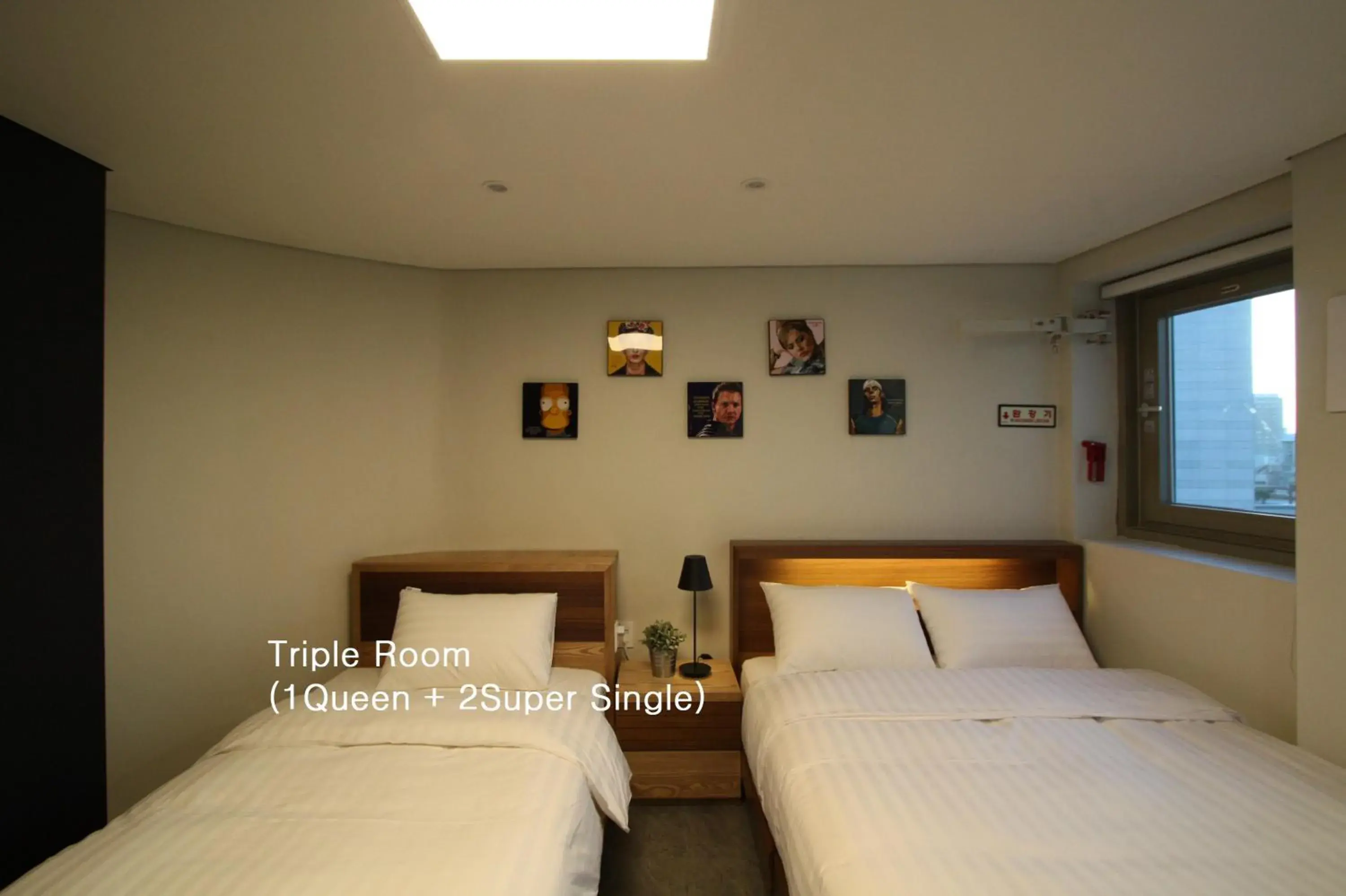 Photo of the whole room, Bed in Nabi Hostel Hongdae