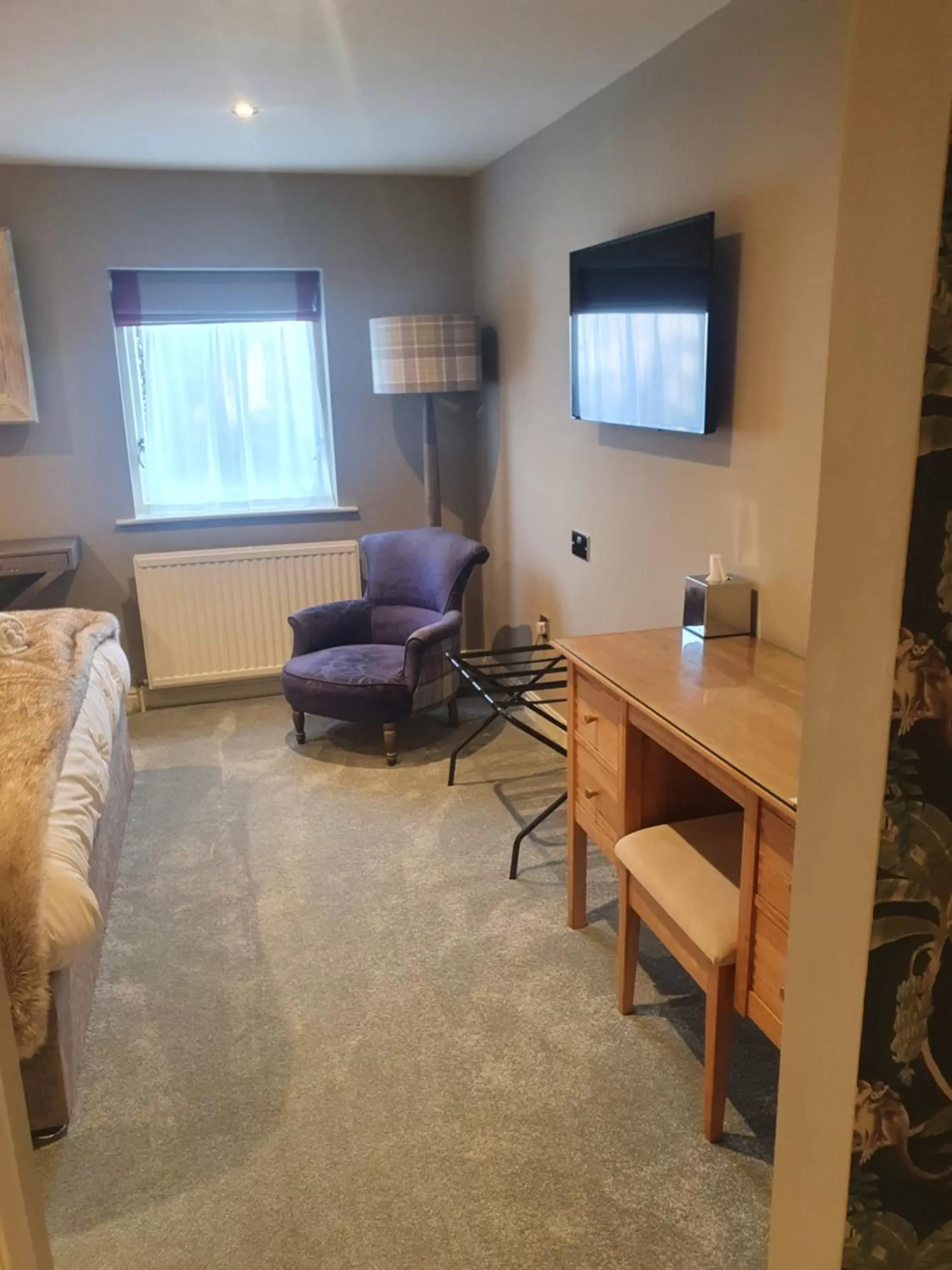 Bedroom, TV/Entertainment Center in The General Tarleton