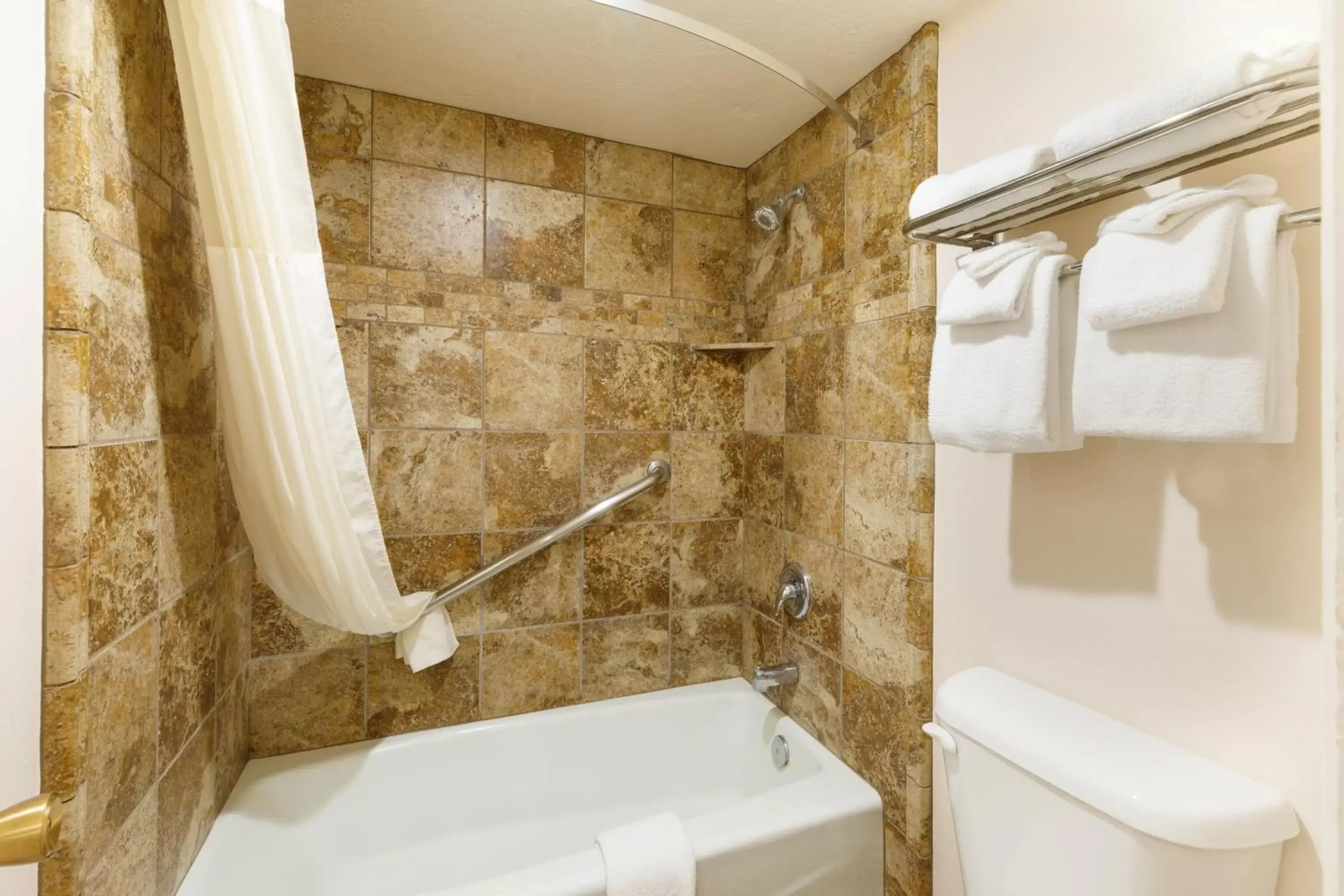 Shower, Bathroom in 49'er Inn & Suites