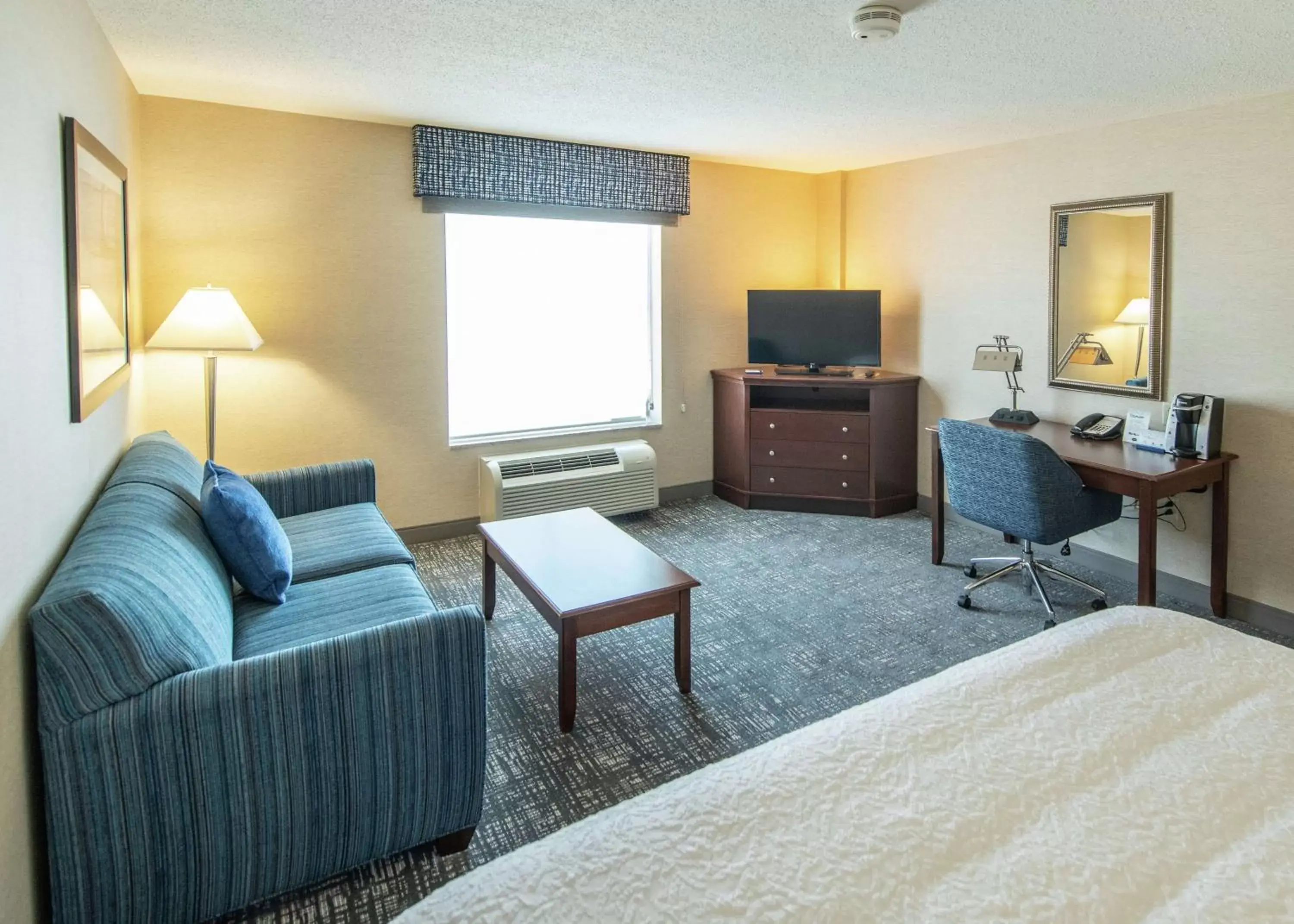 Living room, Seating Area in Hampton Inn Presque Isle