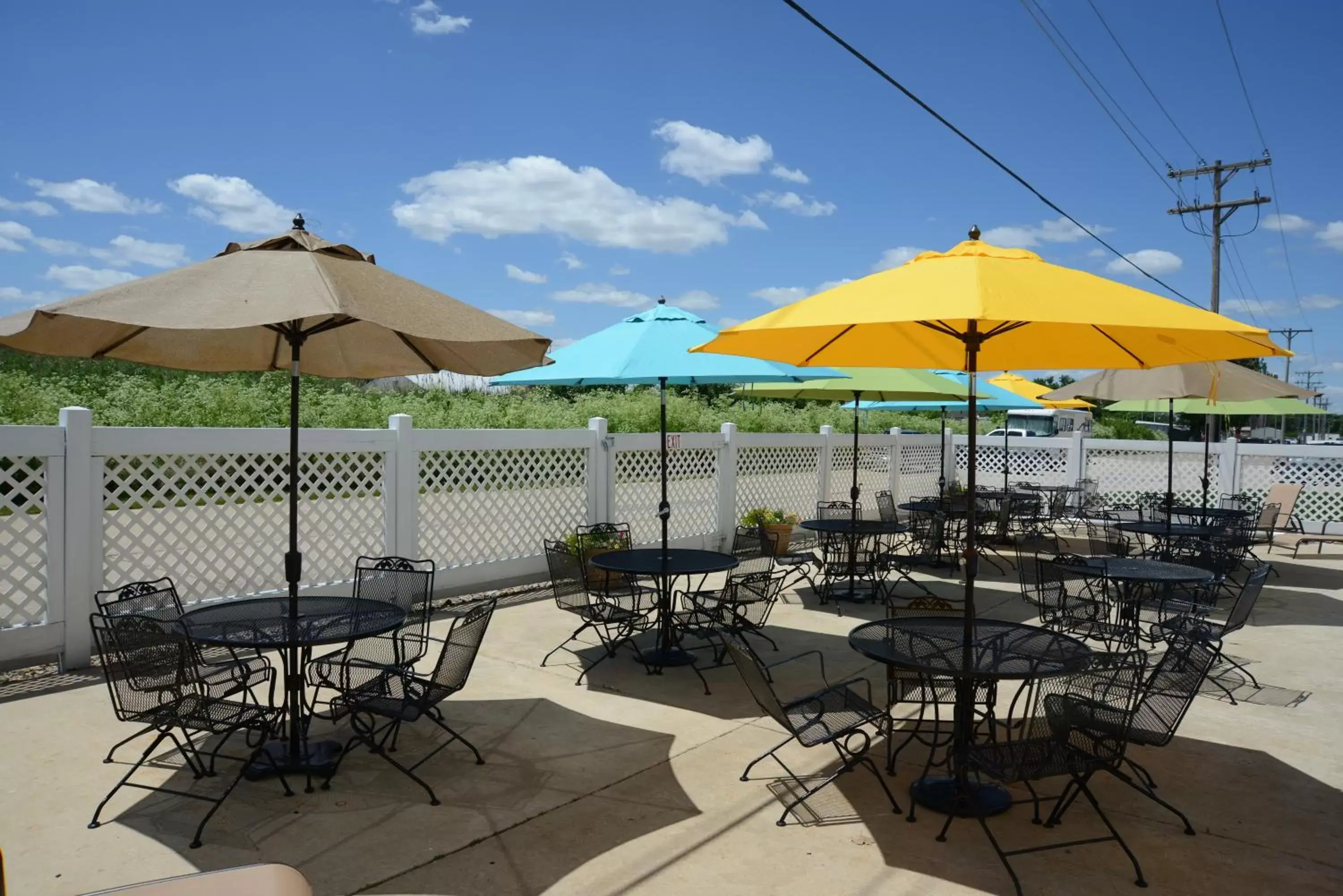 Balcony/Terrace, Restaurant/Places to Eat in Northfield Inn Suites and Conference Center