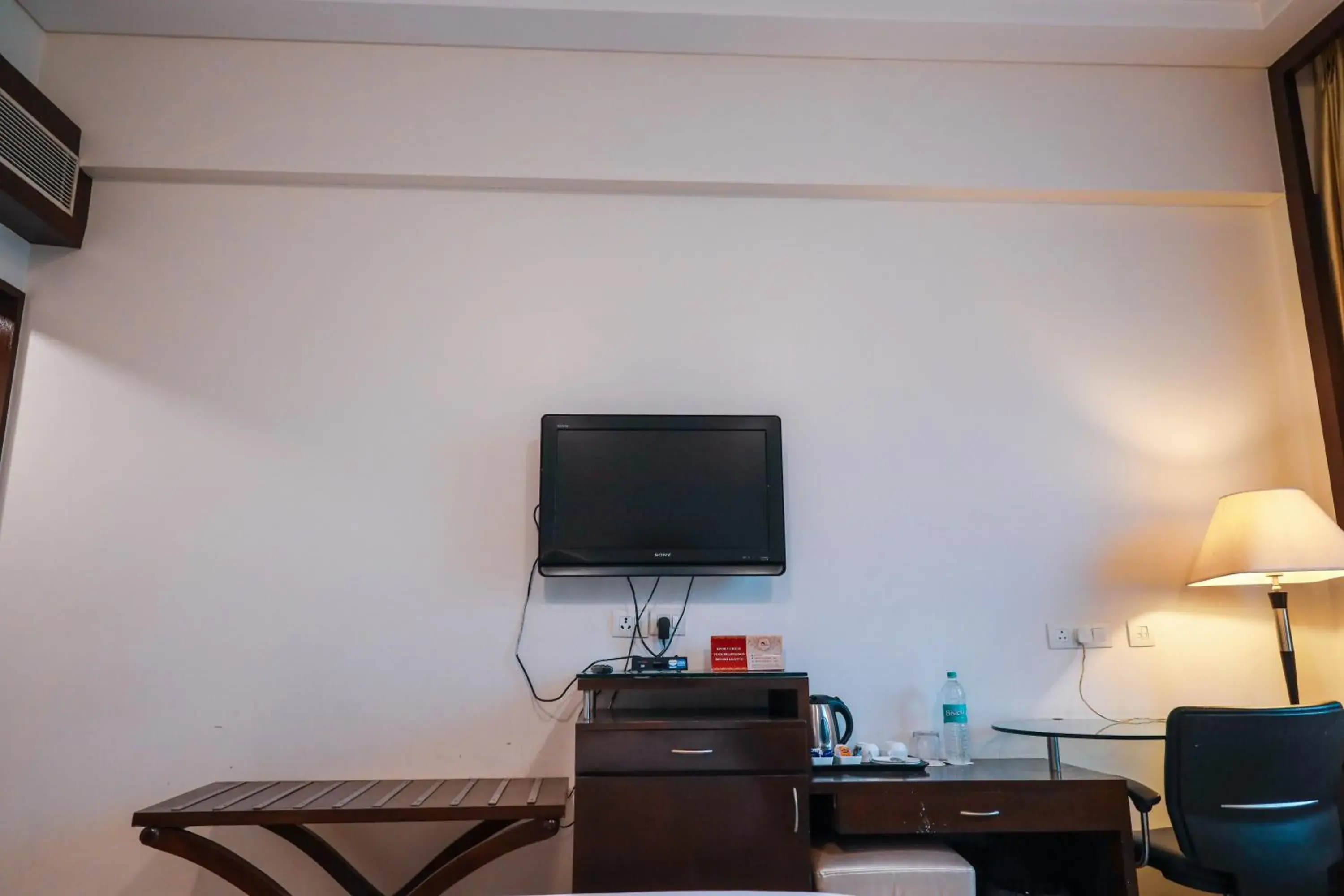 Bedroom, TV/Entertainment Center in Airport Residency