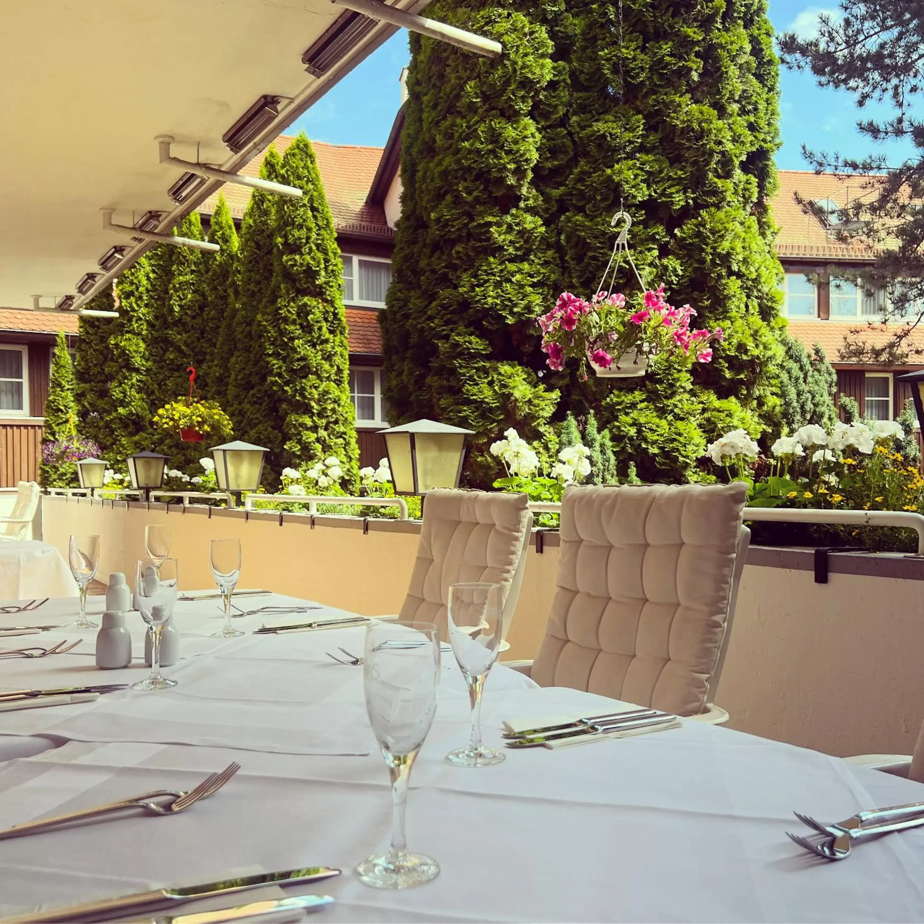 Balcony/Terrace, Restaurant/Places to Eat in relexa Waldhotel Schatten Stuttgart