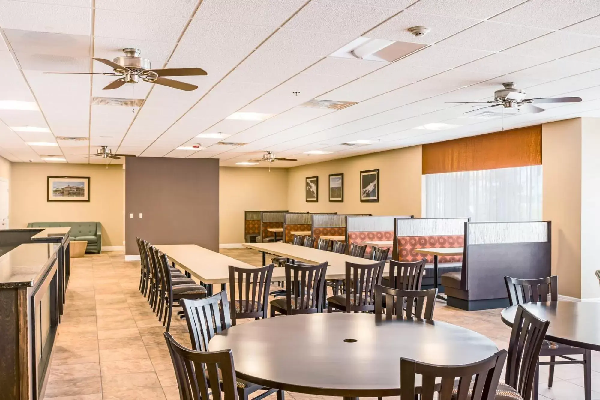 Meeting/conference room, Restaurant/Places to Eat in Red Lion Inn & Suites Branson