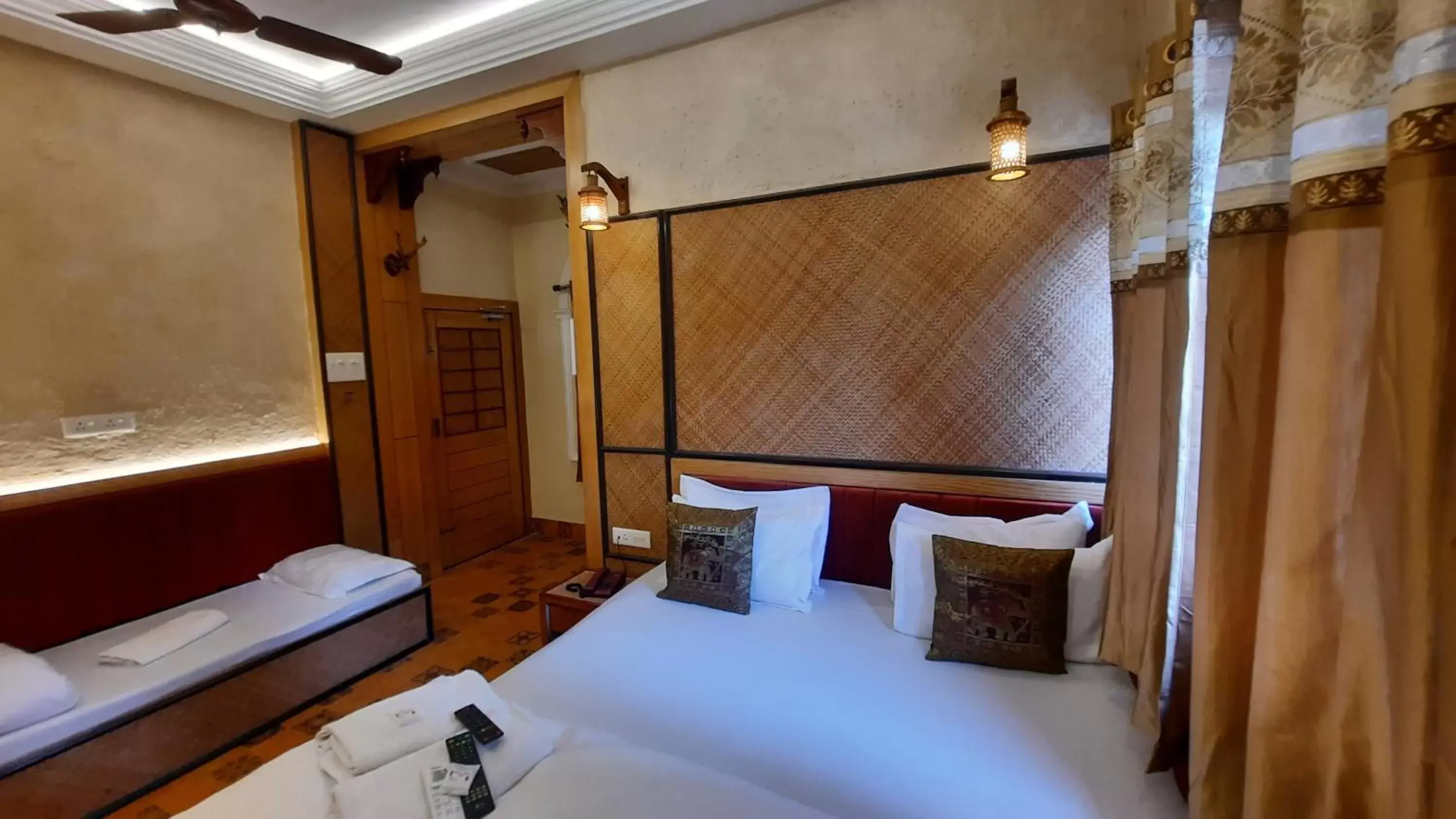 Bed in Hotel Temple On Ganges