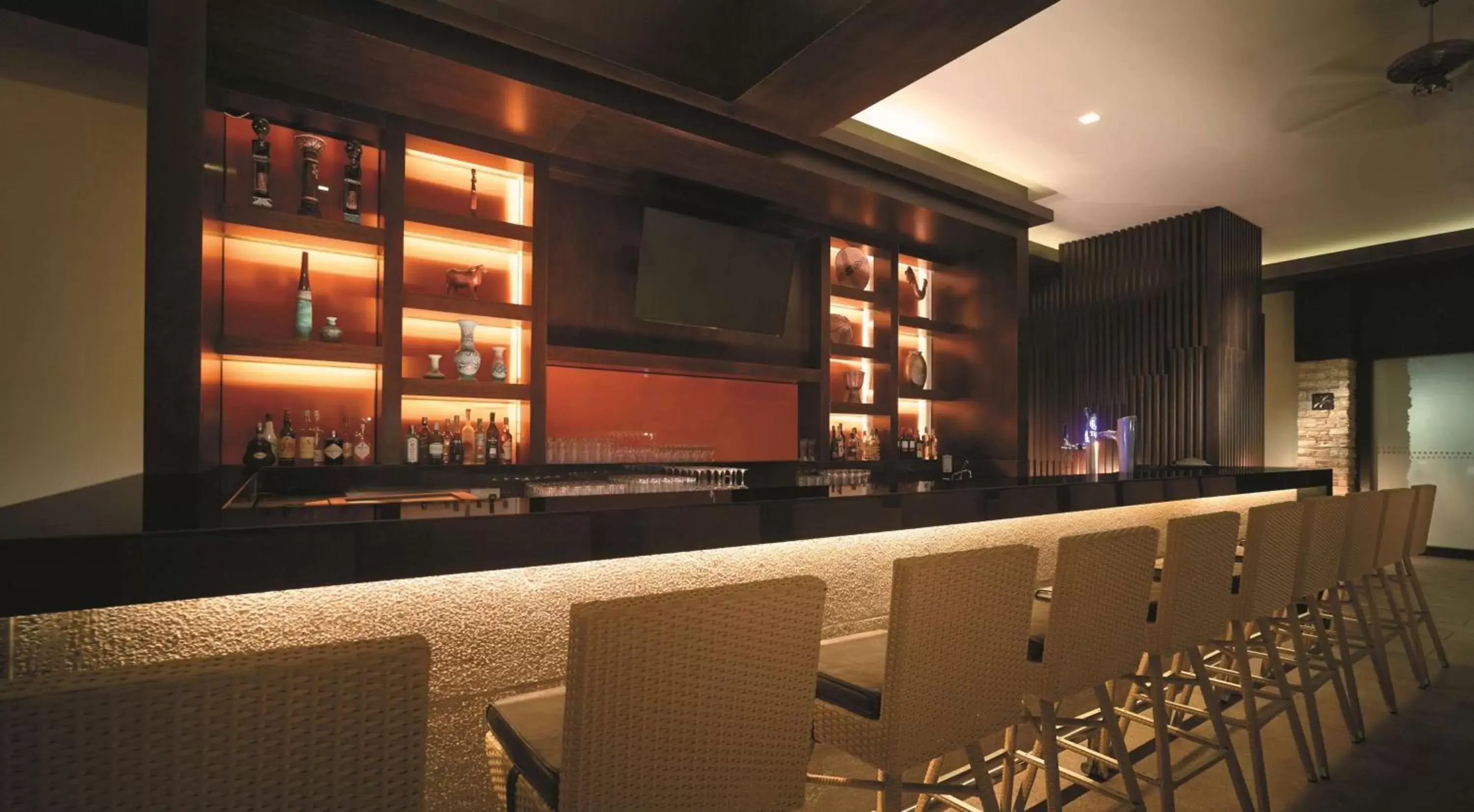 Lounge or bar, Lounge/Bar in Shangri-La Rasa Ria, Kota Kinabalu