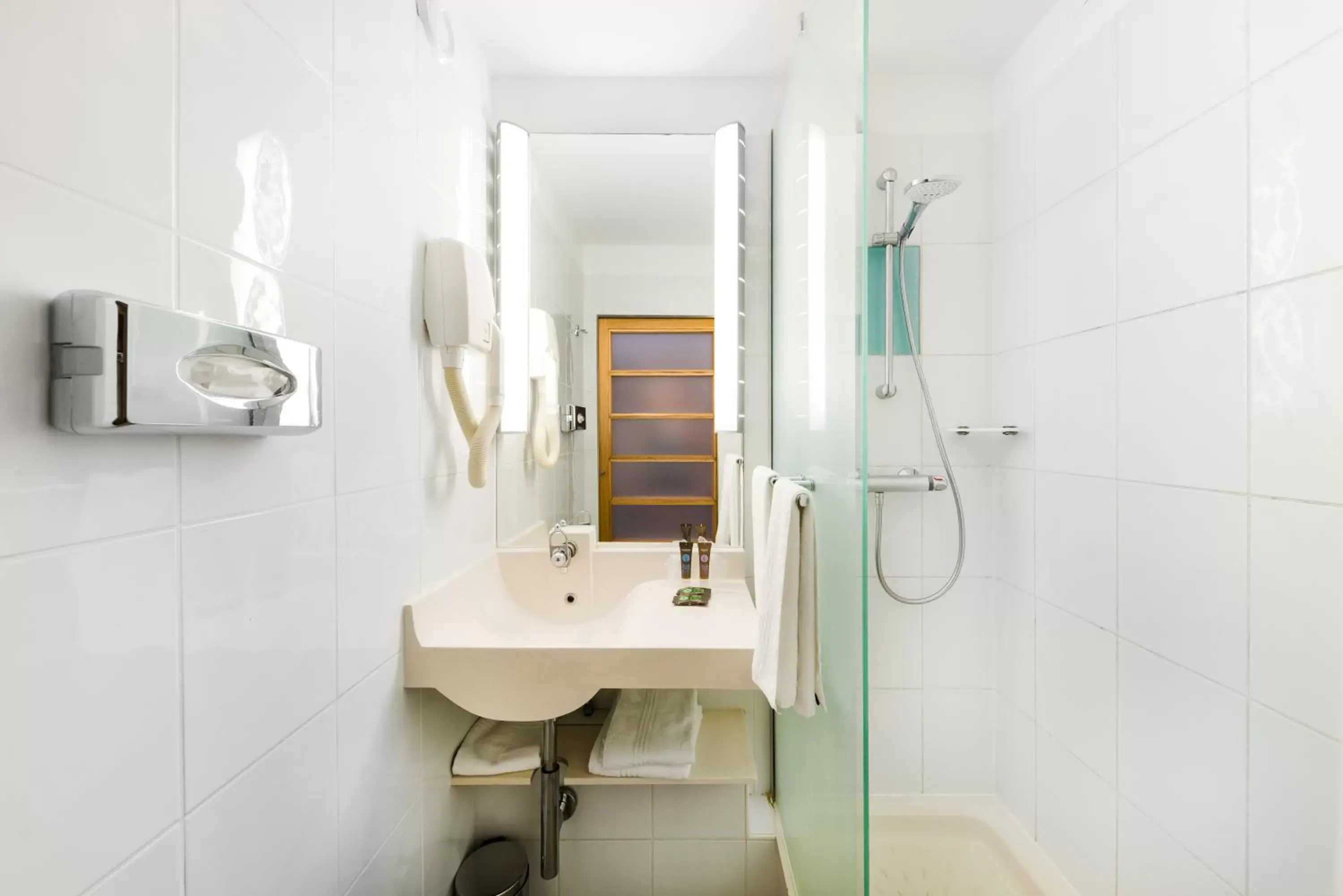 Shower, Bathroom in Novotel Budapest City