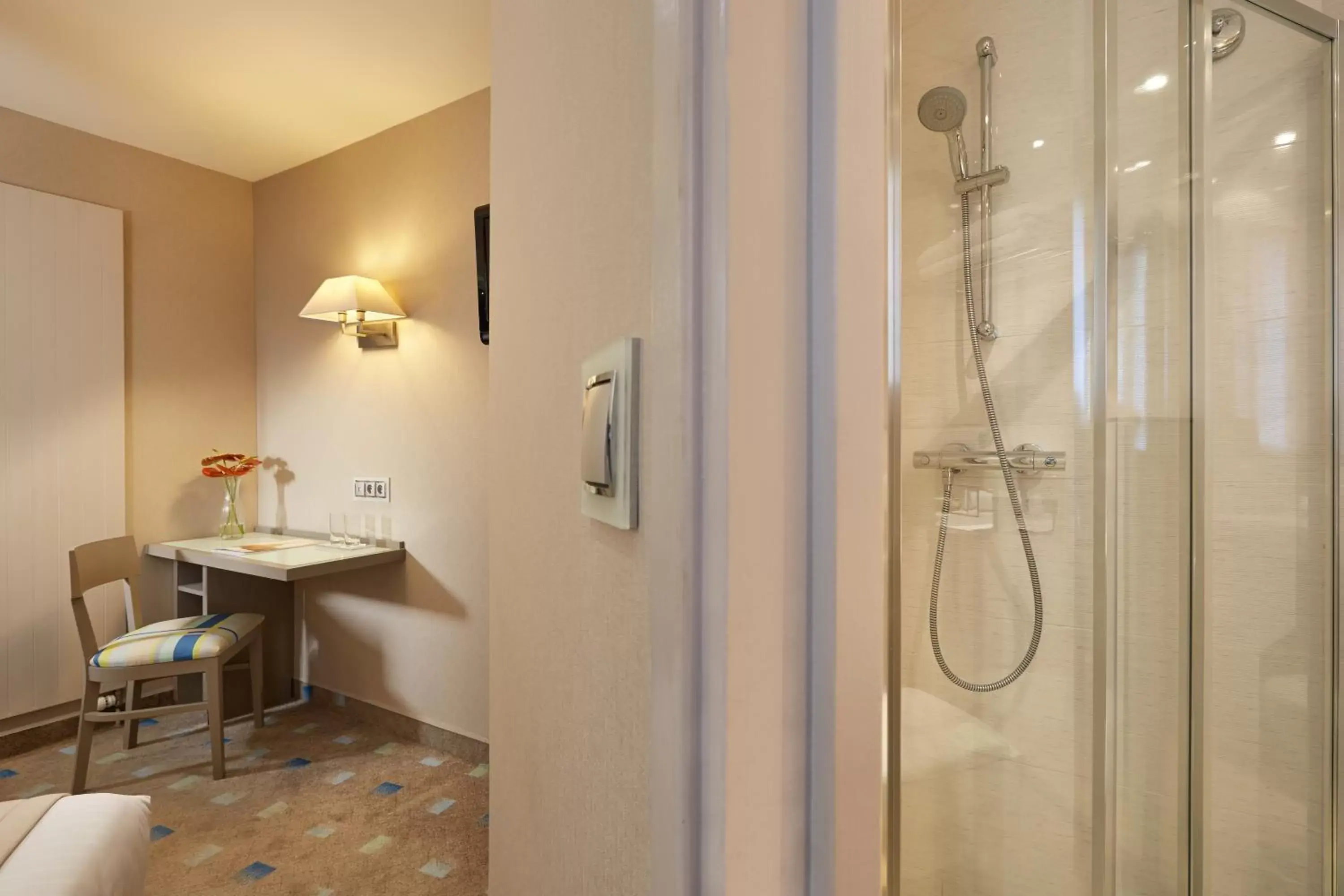 Bedroom, Bathroom in Alizé Grenelle Tour Eiffel