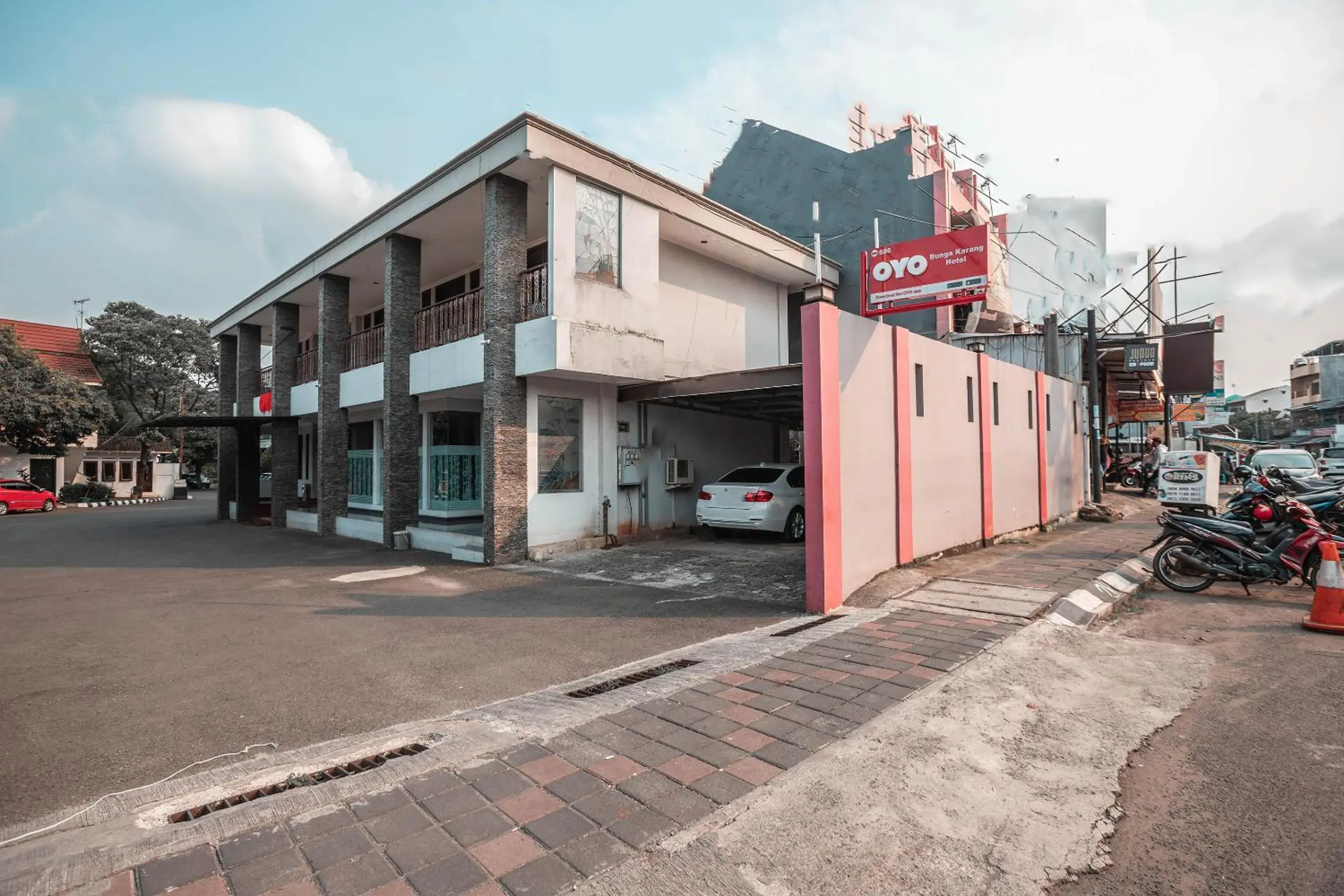 Facade/entrance, Property Building in OYO 686 Bunga Karang Hotel