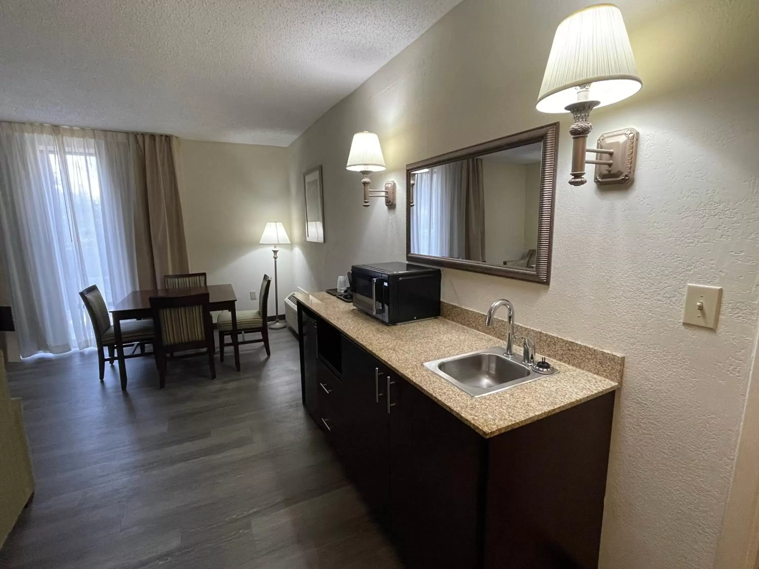 Kitchen/Kitchenette in Comfort Inn Pinehurst