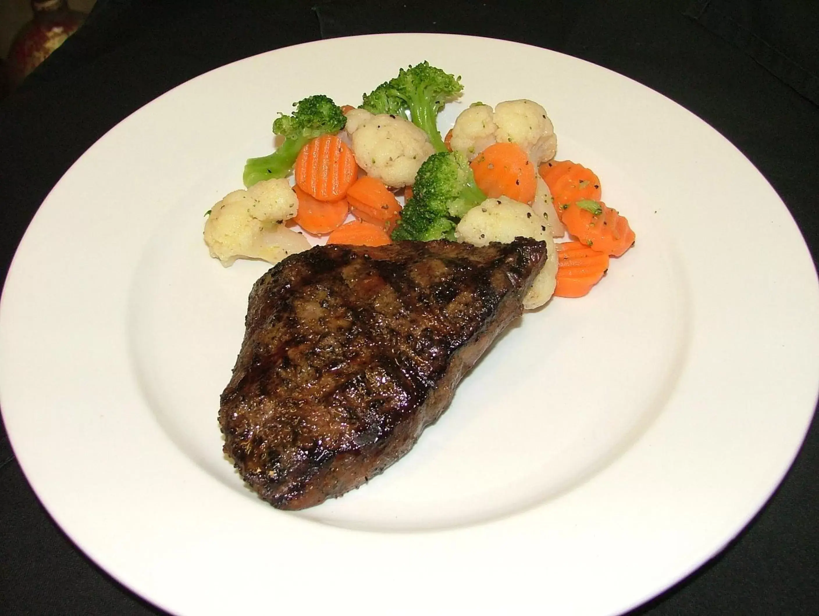 Lounge or bar in Baymont by Wyndham Henderson Lounge or bar in Baymont by Wyndham Henderson