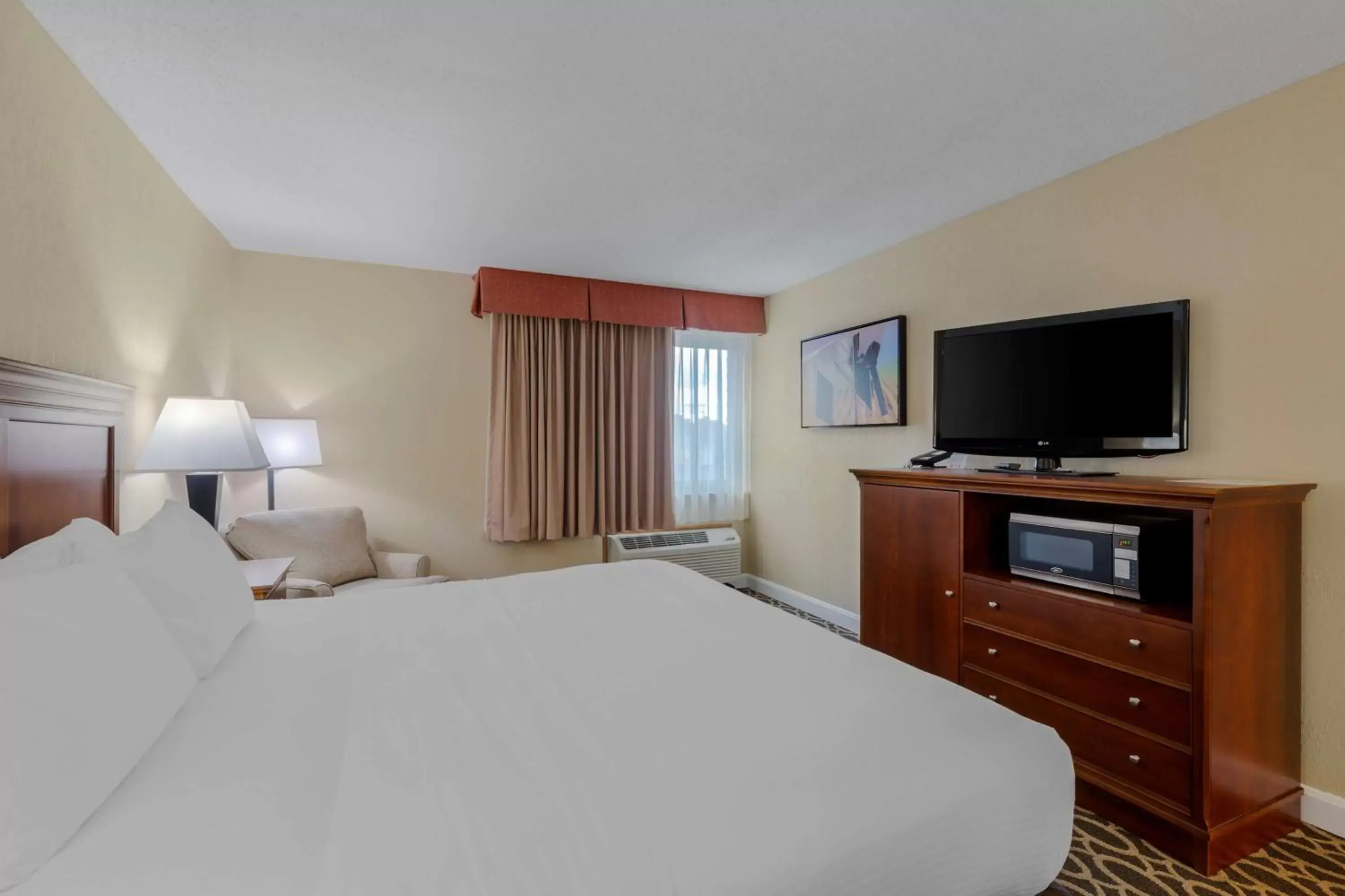 Bedroom, Bed in Best Western Plus Wooster Hotel & Conference Center